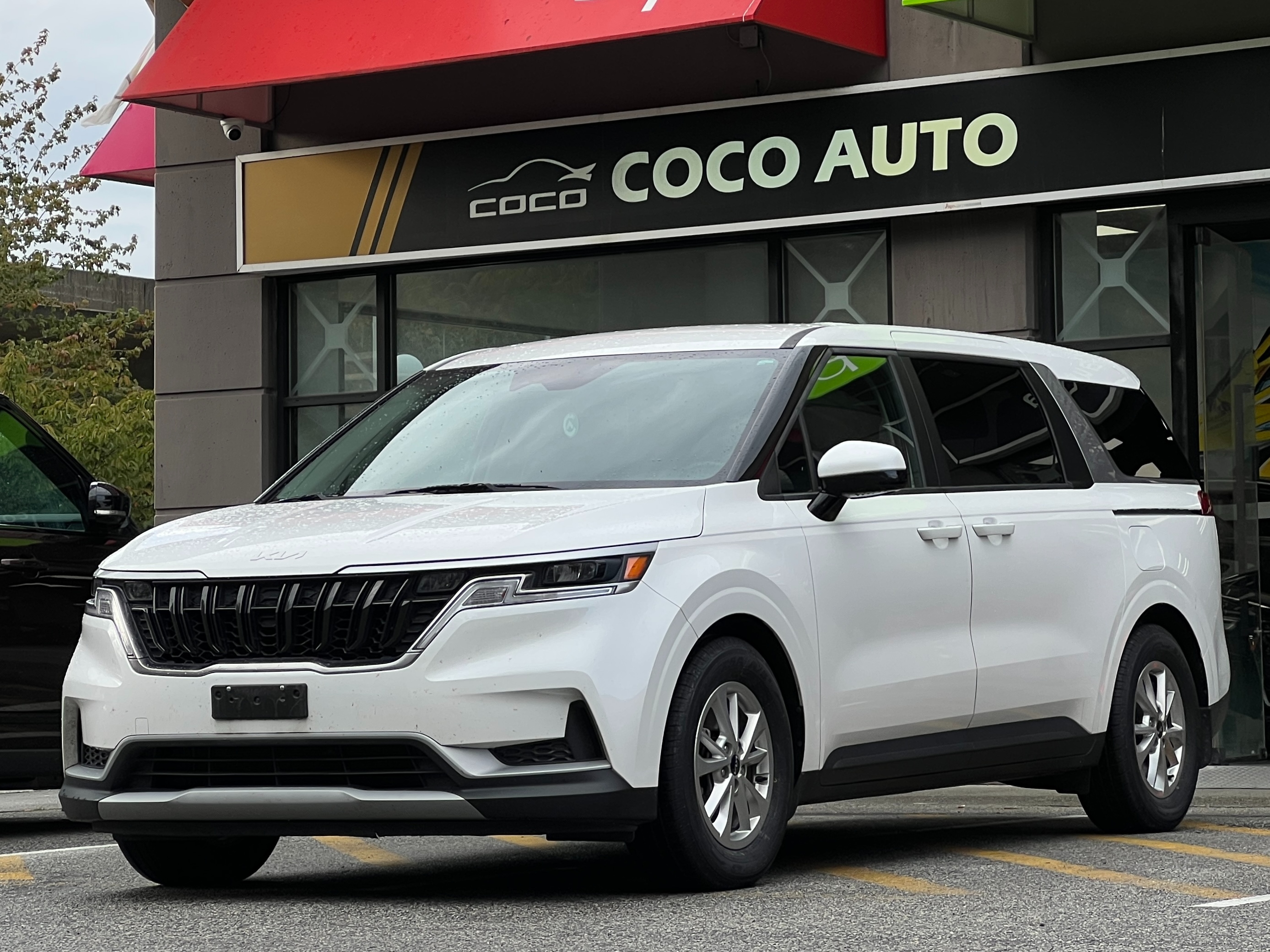 2023 Kia carnival lx 8 seaters | no accident - Image 4