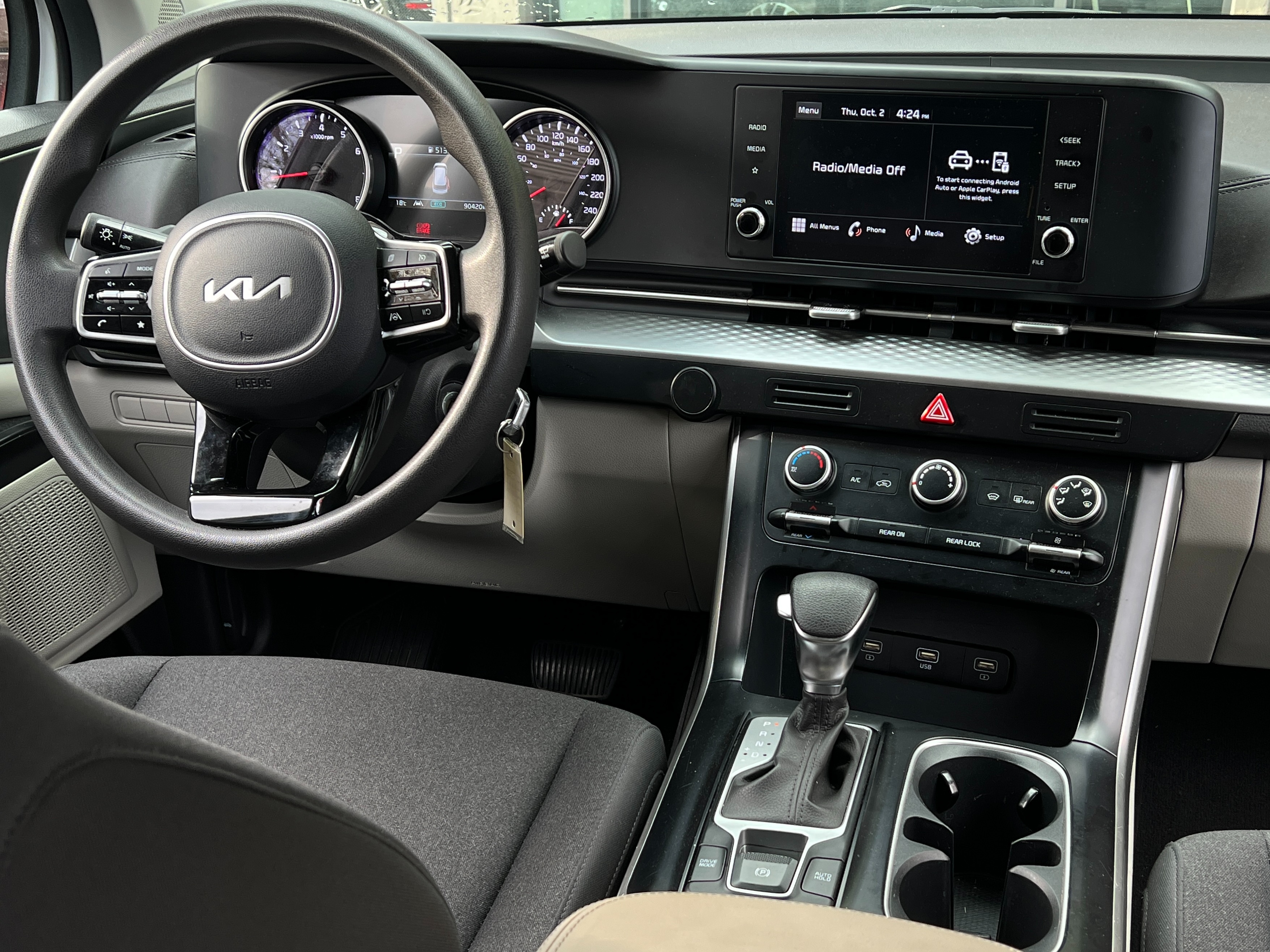 2023 Kia carnival lx 8 seaters | no accident - Image 14