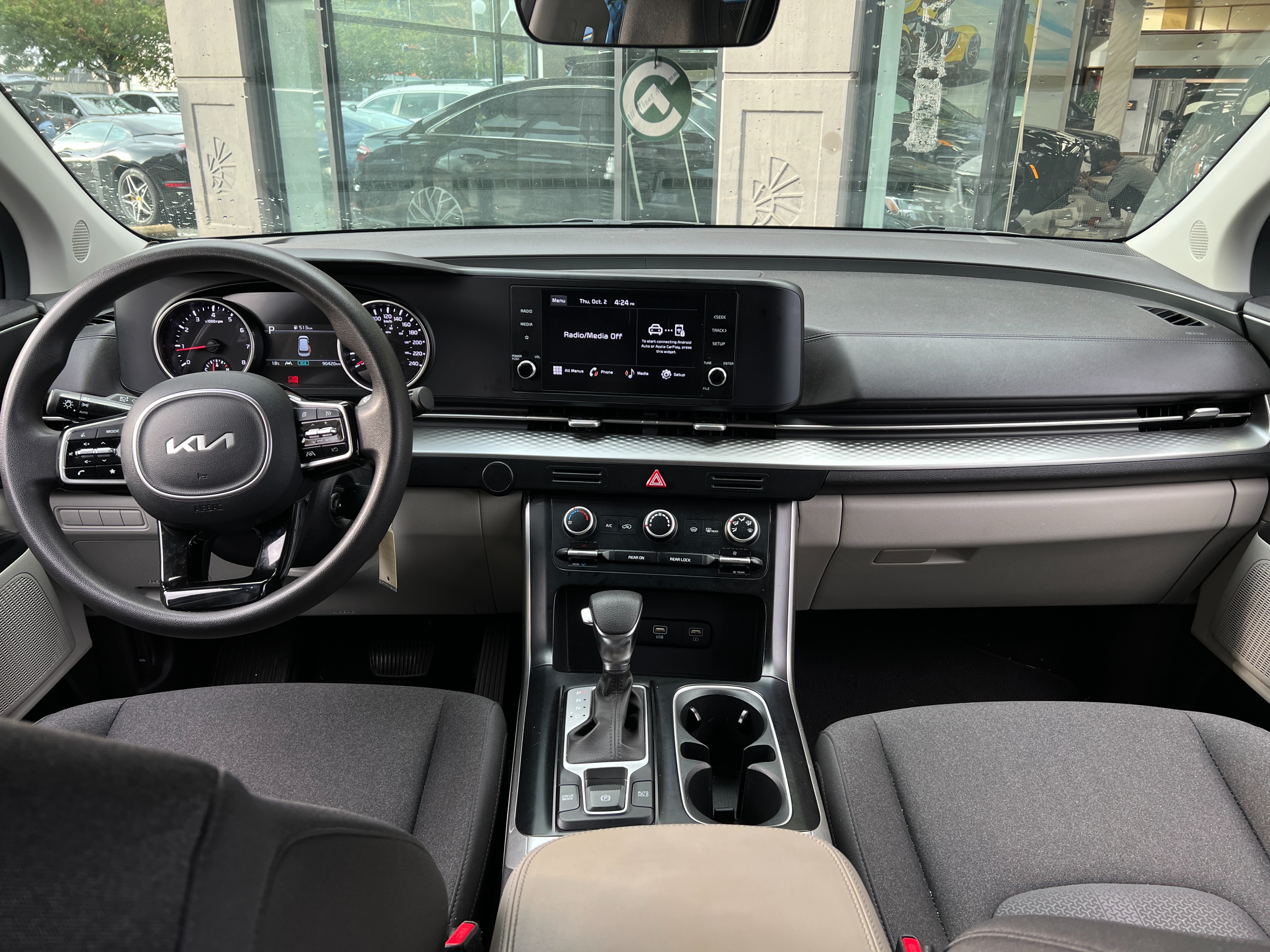 2023 Kia carnival lx 8 seaters | no accident - Image 12