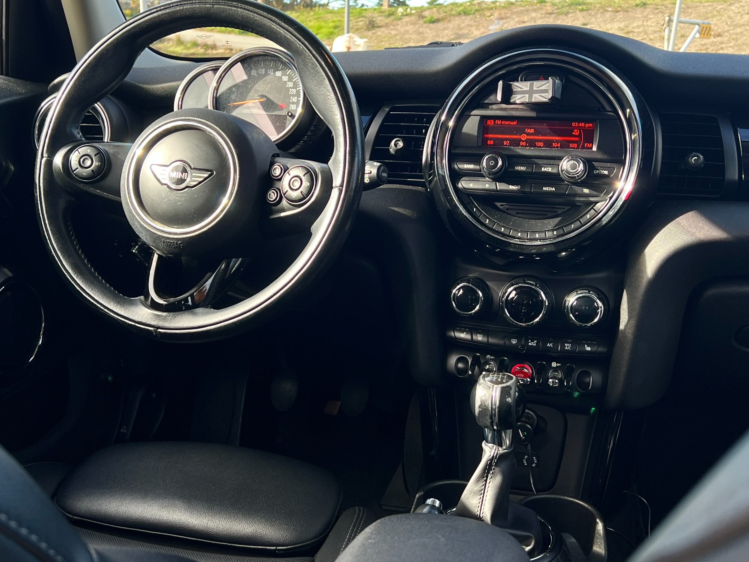 2016 Mini Cooper 5 door | manual | BC Local - Image 9