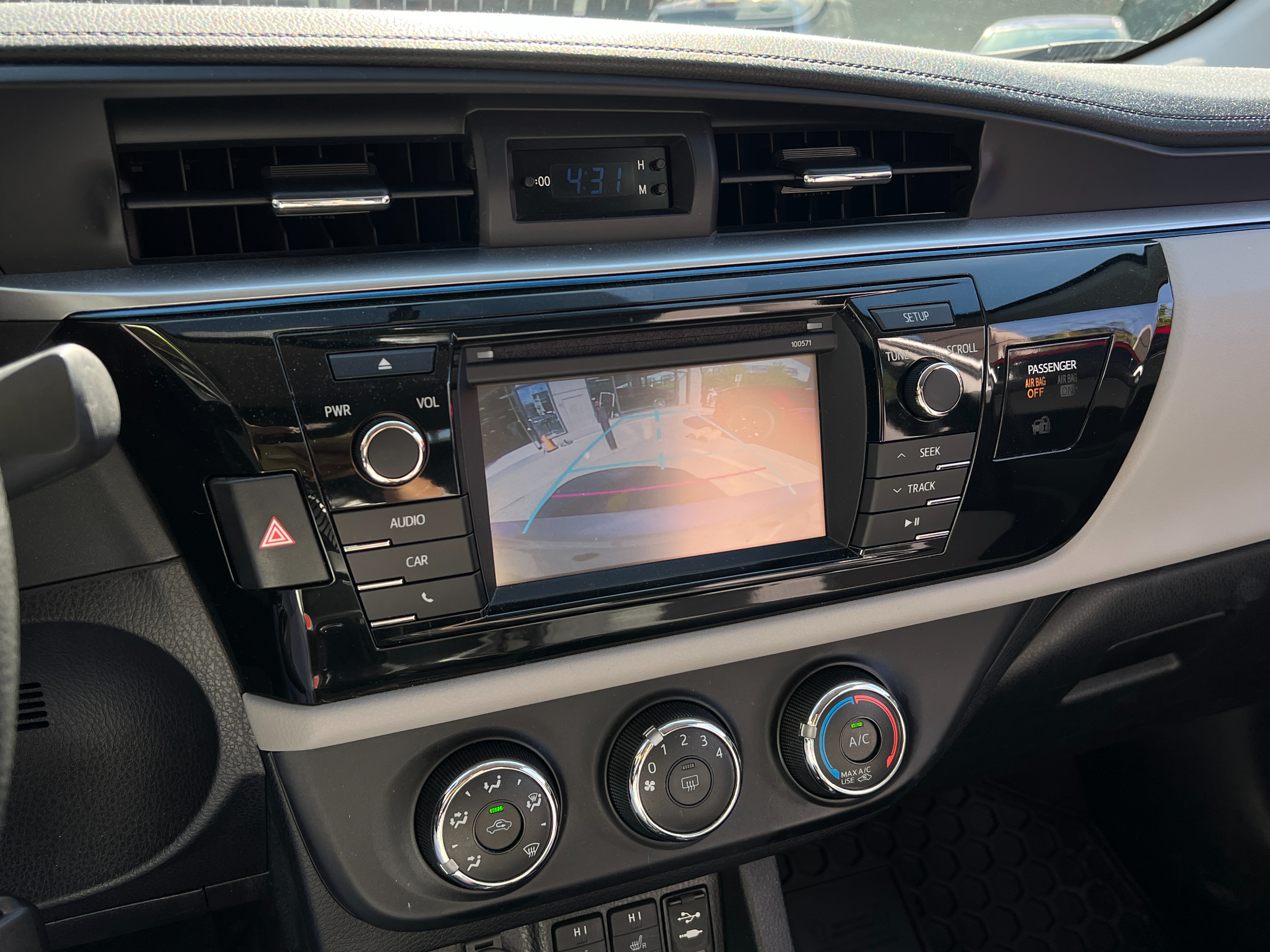 2016 Toyota Corolla LE | BC Local - Image 14