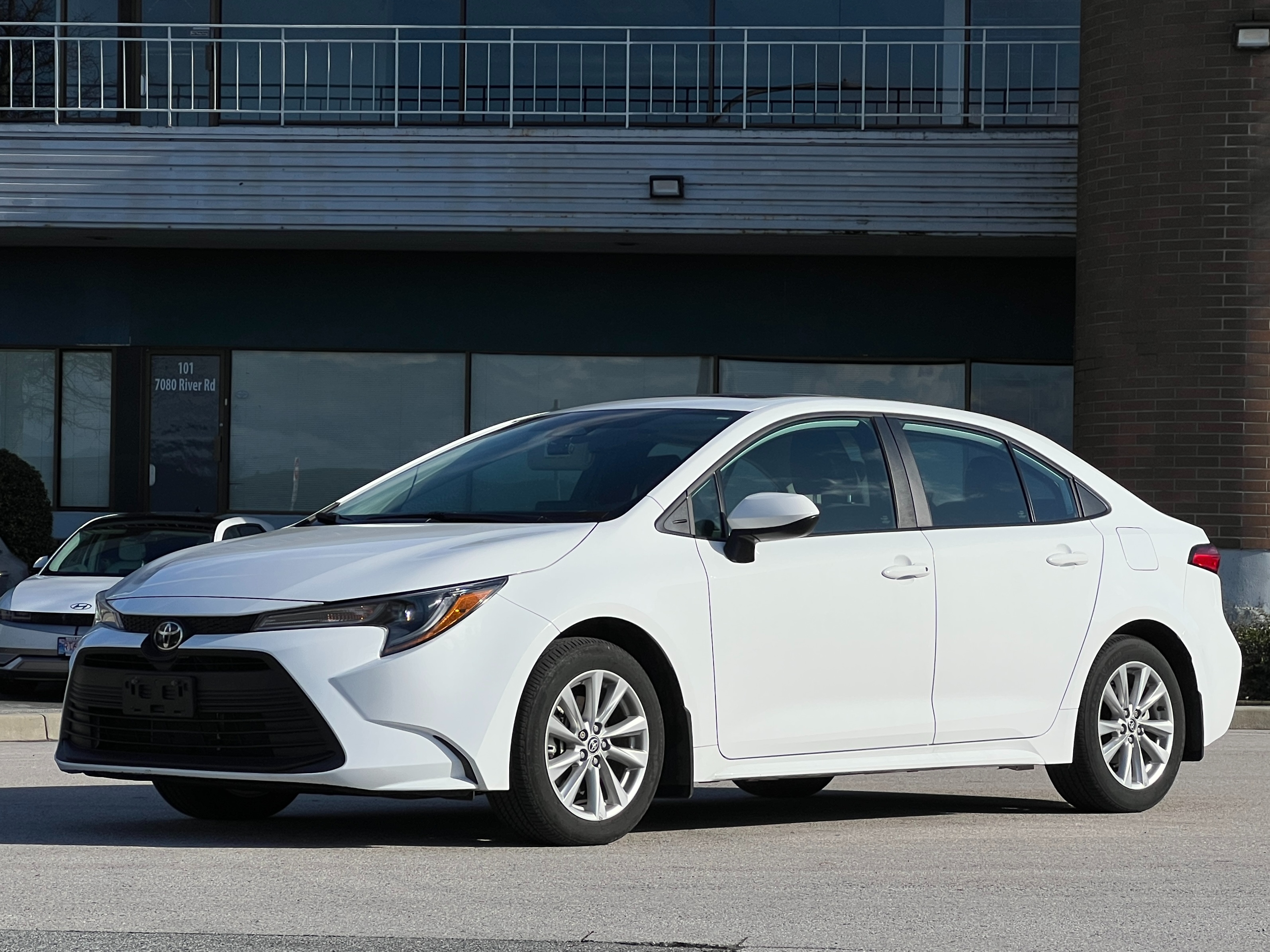 2023 Toyota Corolla | No accident - Image 4