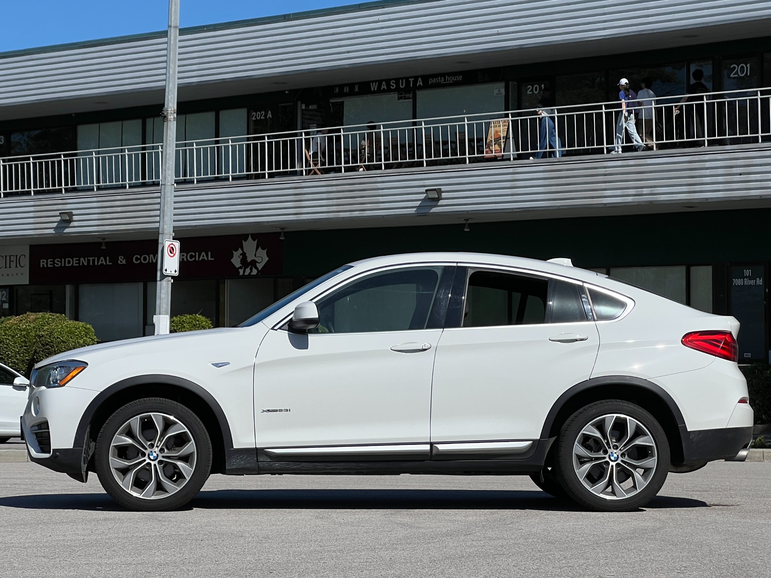 2016 BMW X4 xdrive 28i | BC Local - Image 4