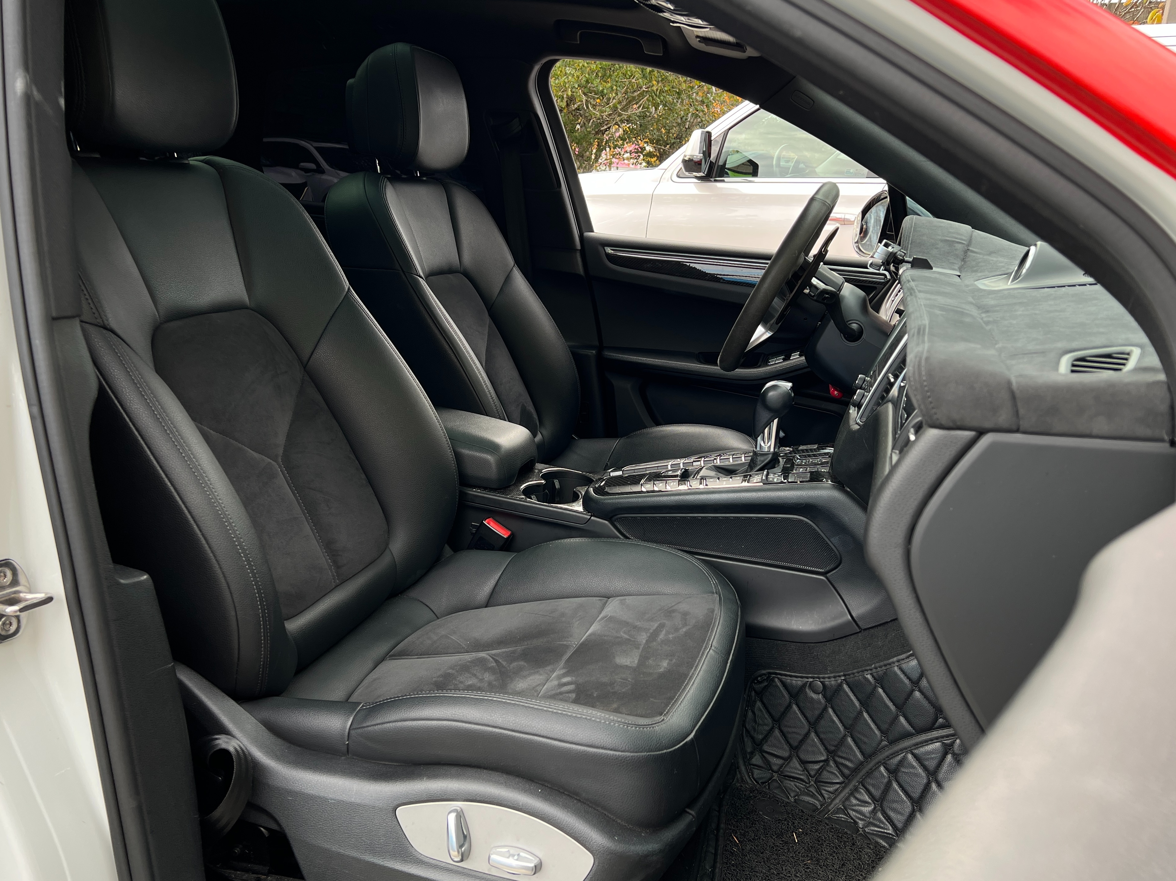 2017 Porsche Macan |BC Local - Image 11