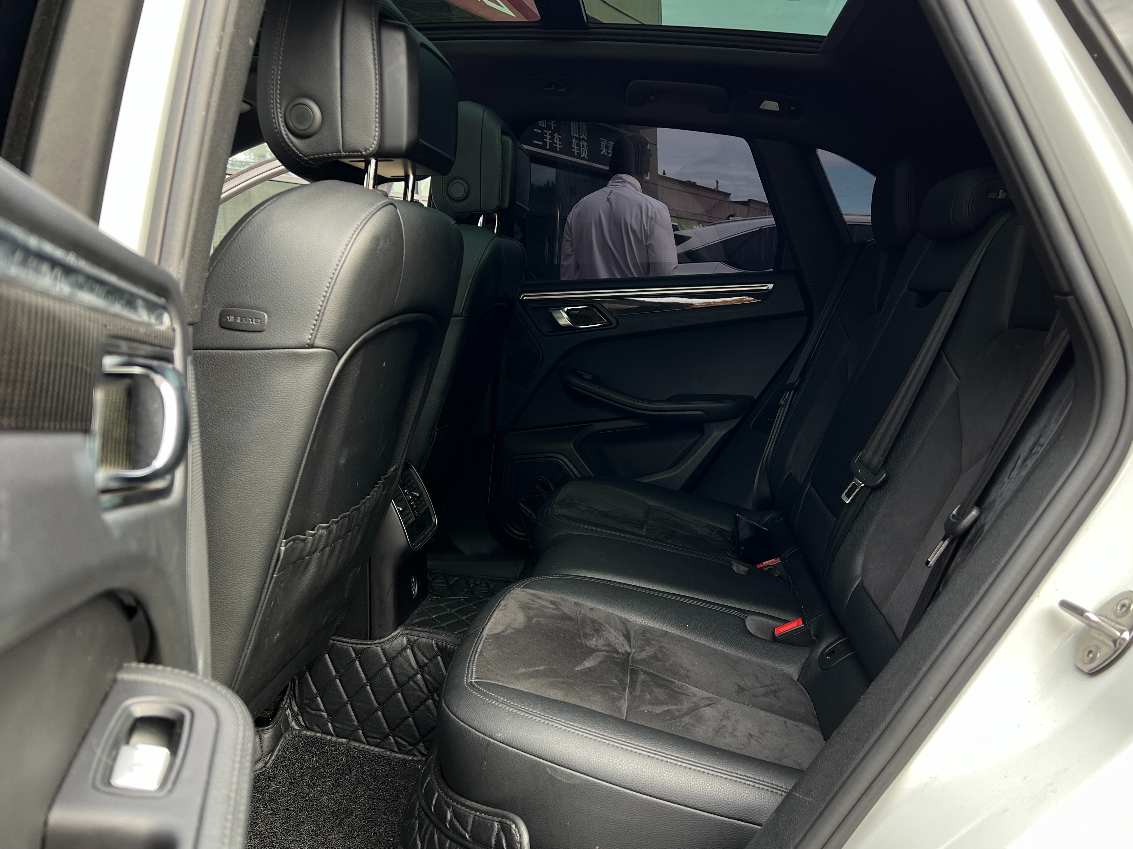 2017 Porsche Macan |BC Local - Image 16