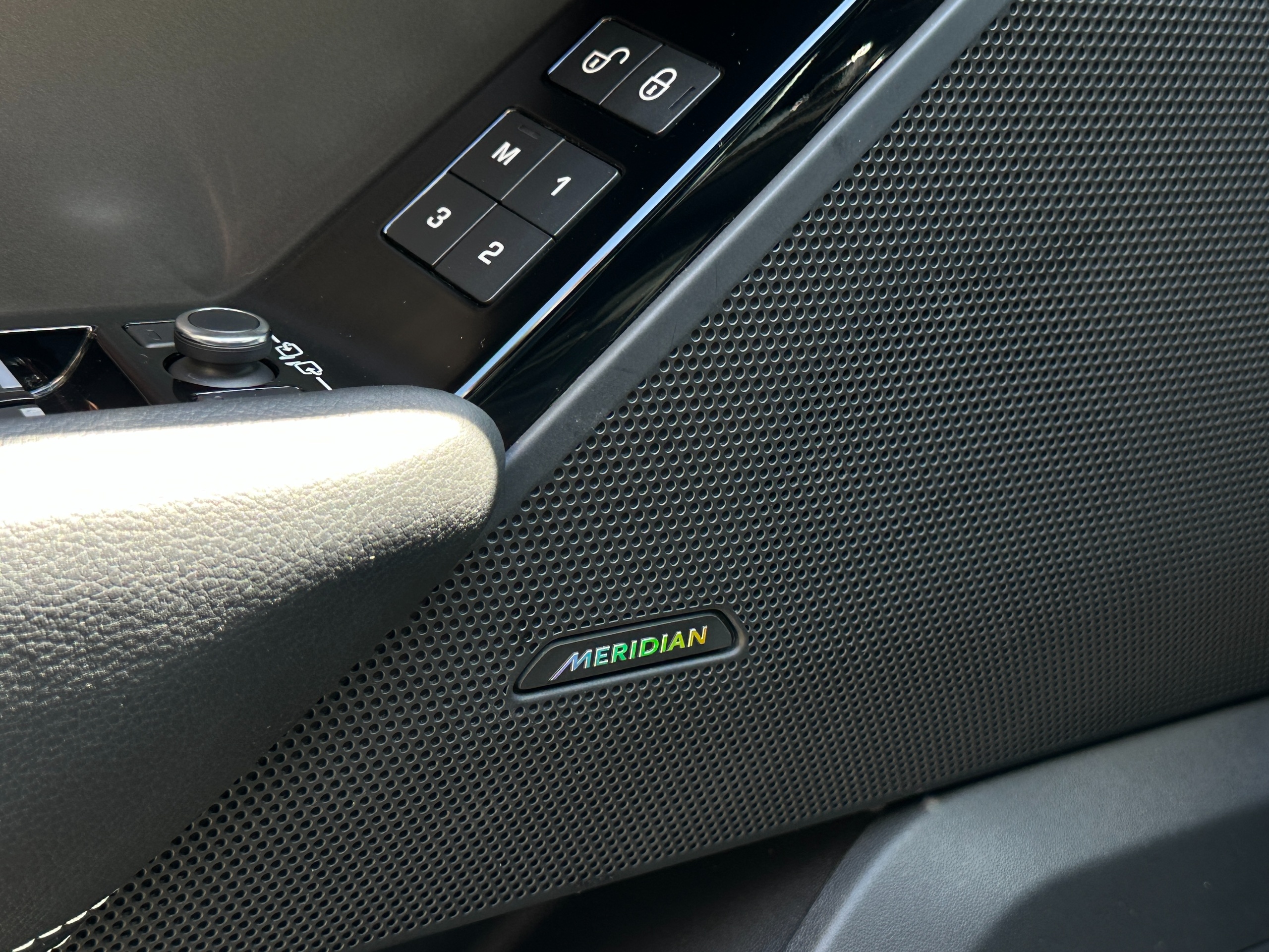 2018 Land Rover Range Rover - Image 9