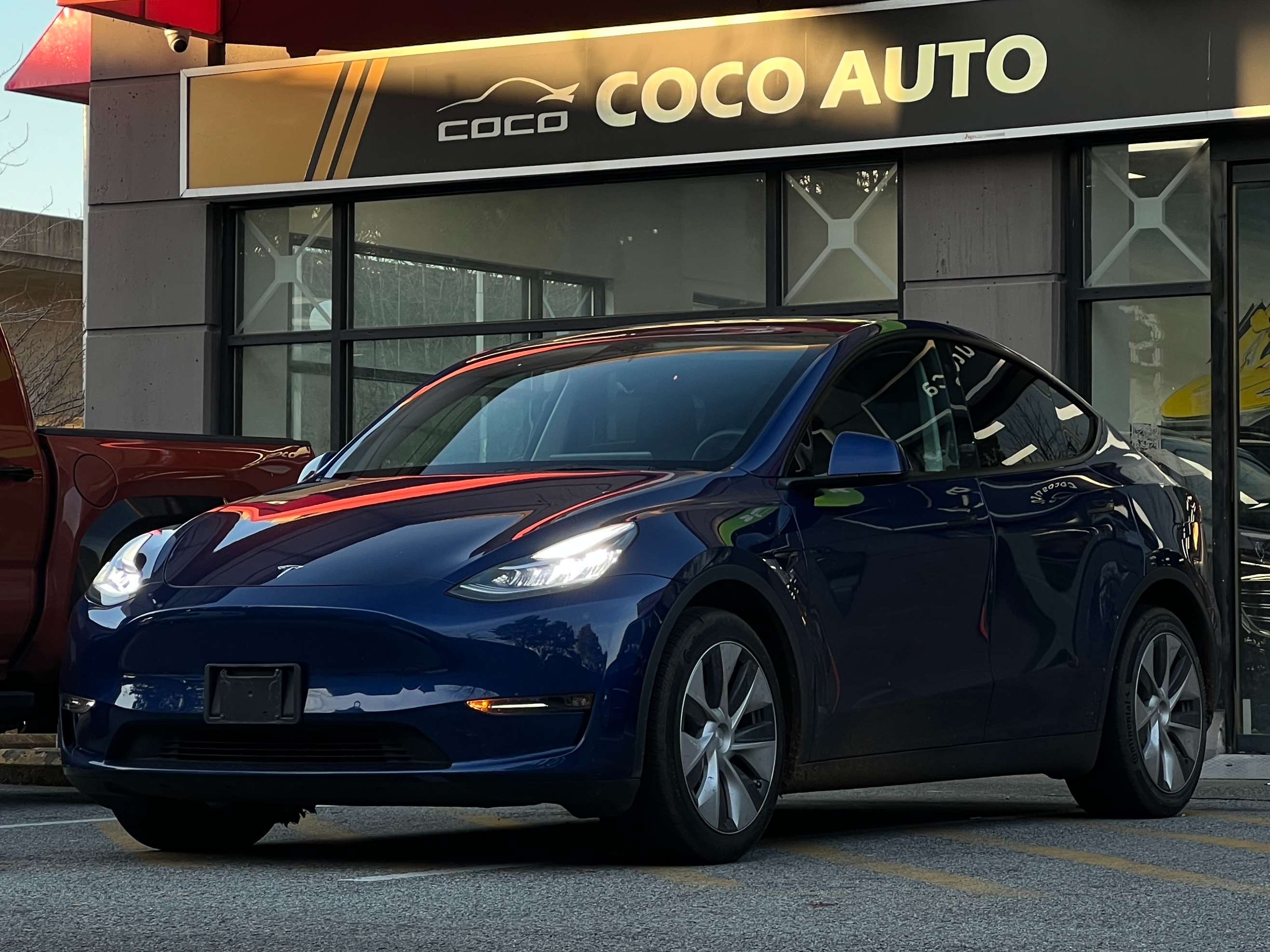 2022 Tesla Model Y long range dual motor | one owner | clean title | bc local - Image 4