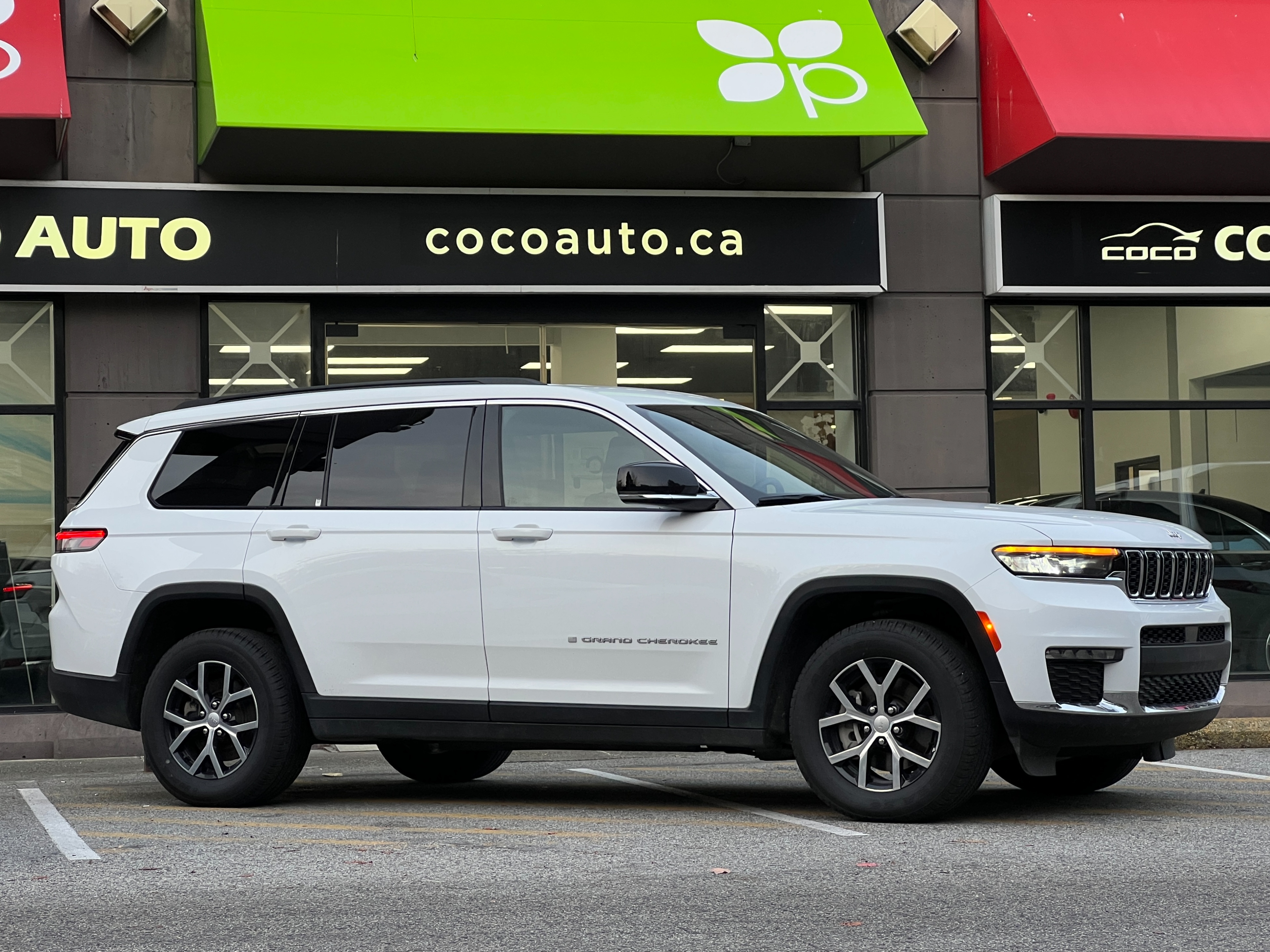 2024 Jeep Grand Cherokee L limited | No accident - Image 2