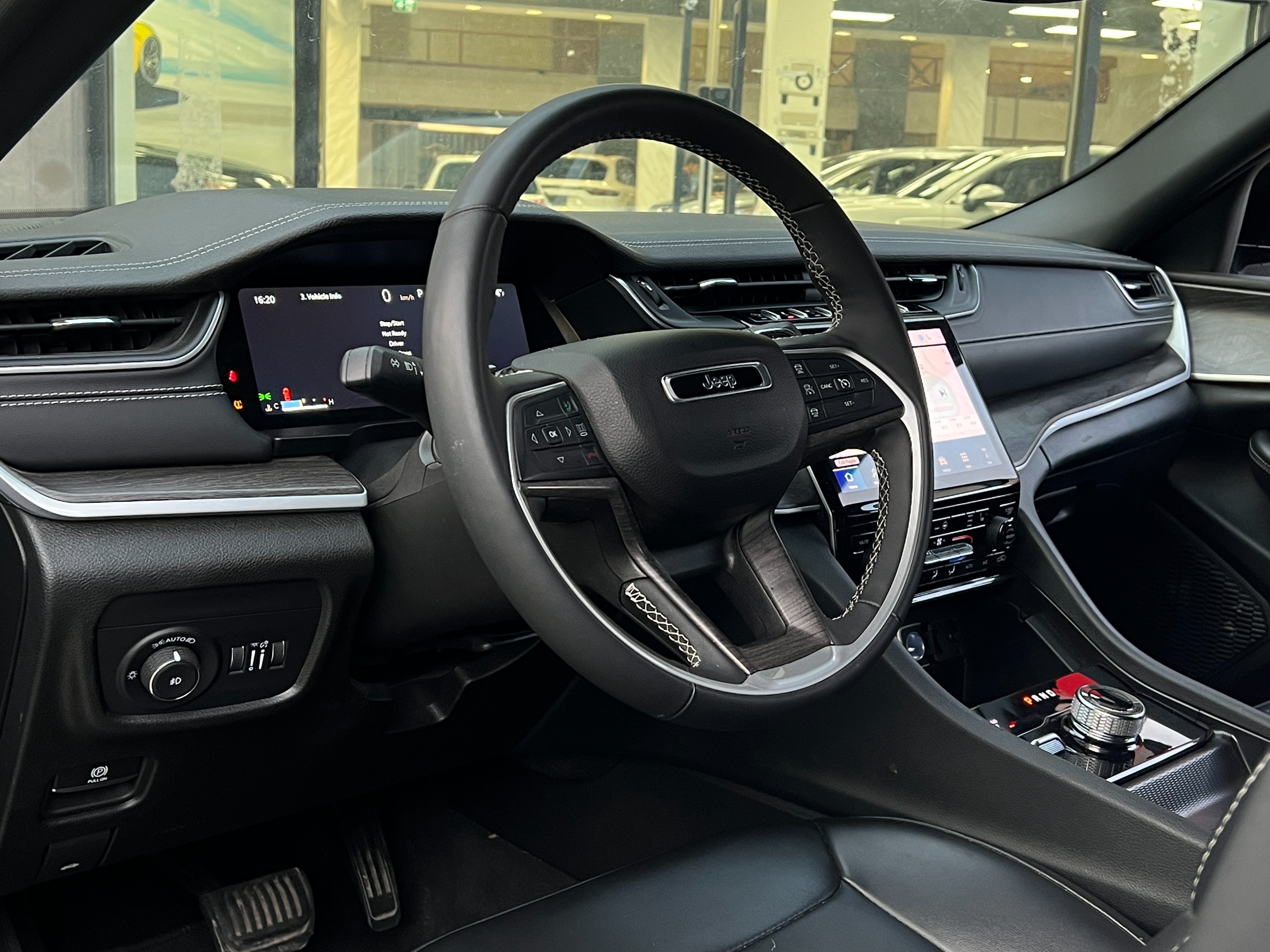 2024 Jeep Grand Cherokee L limited | No accident - Image 8