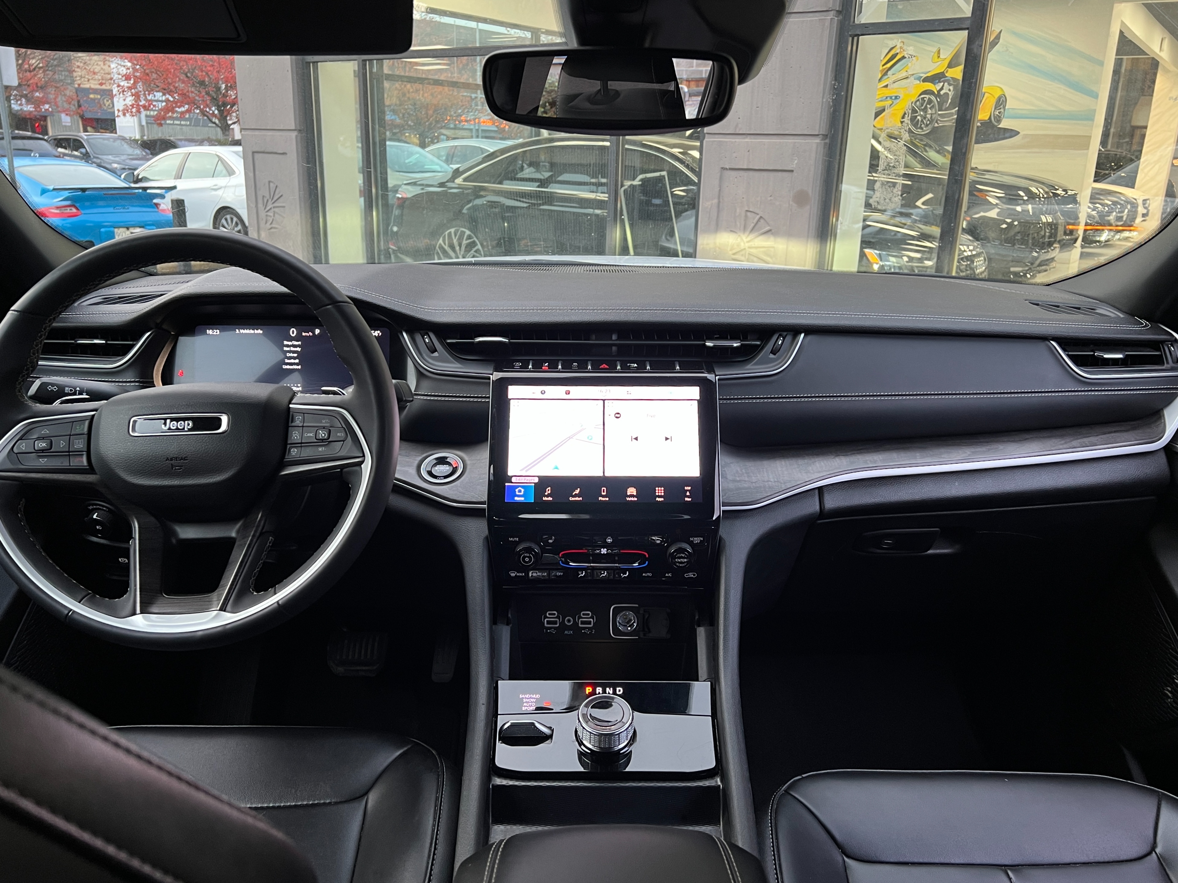 2024 Jeep Grand Cherokee L limited | No accident - Image 11