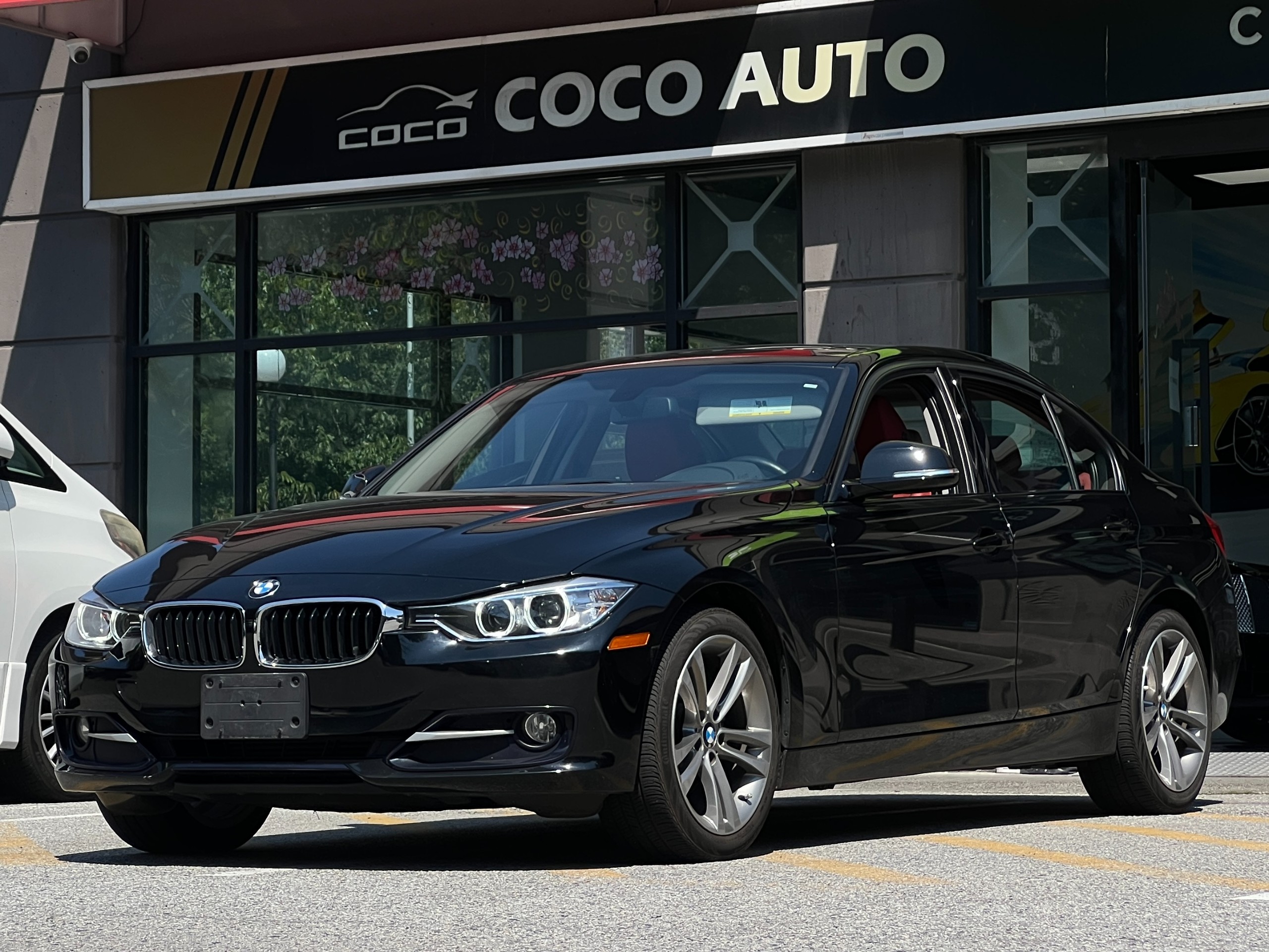2014 BMW 320i xdrive | No accident | low km | BC Local - Image 4