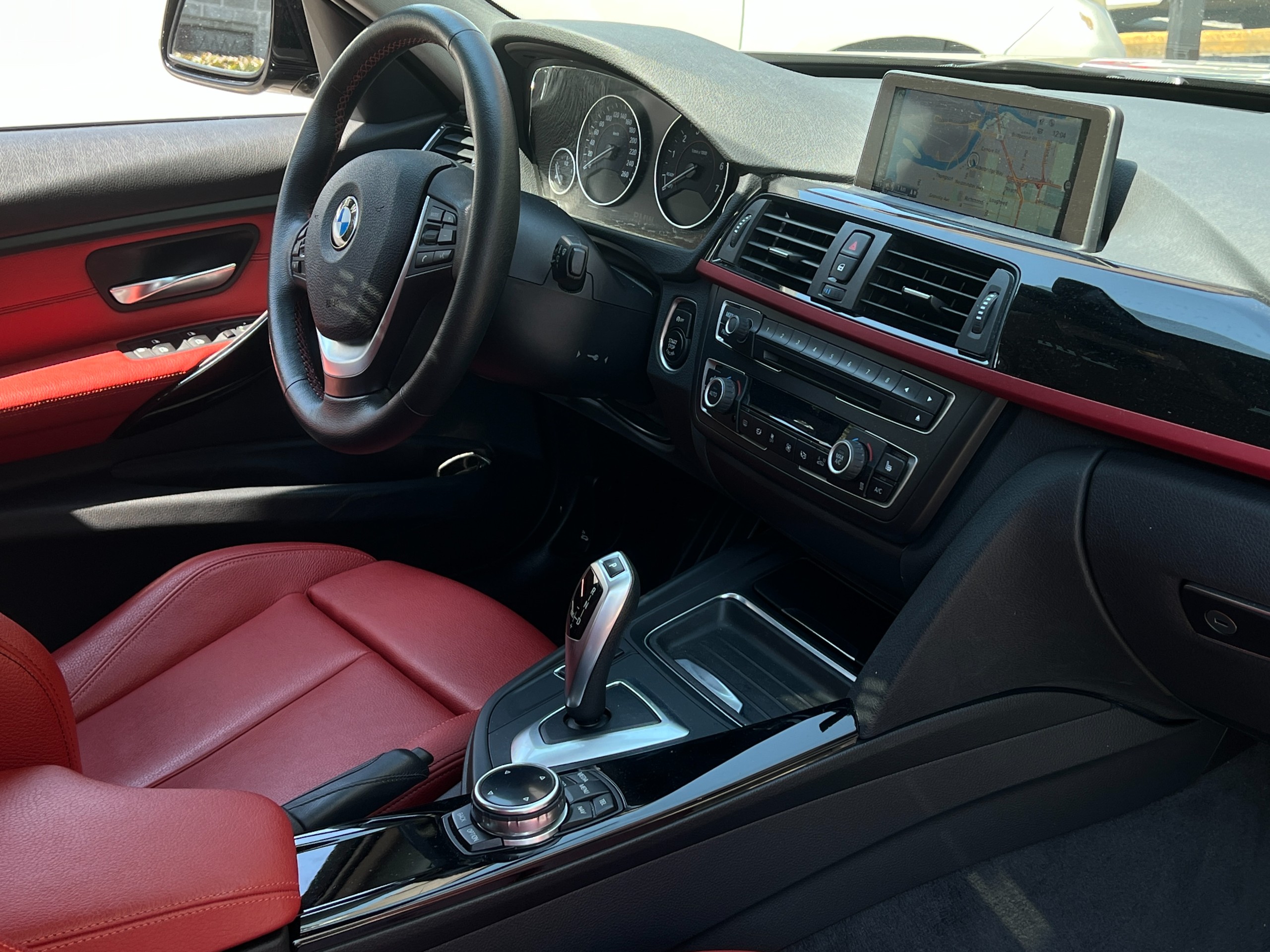 2014 BMW 320i xdrive | No accident | low km | BC Local - Image 8