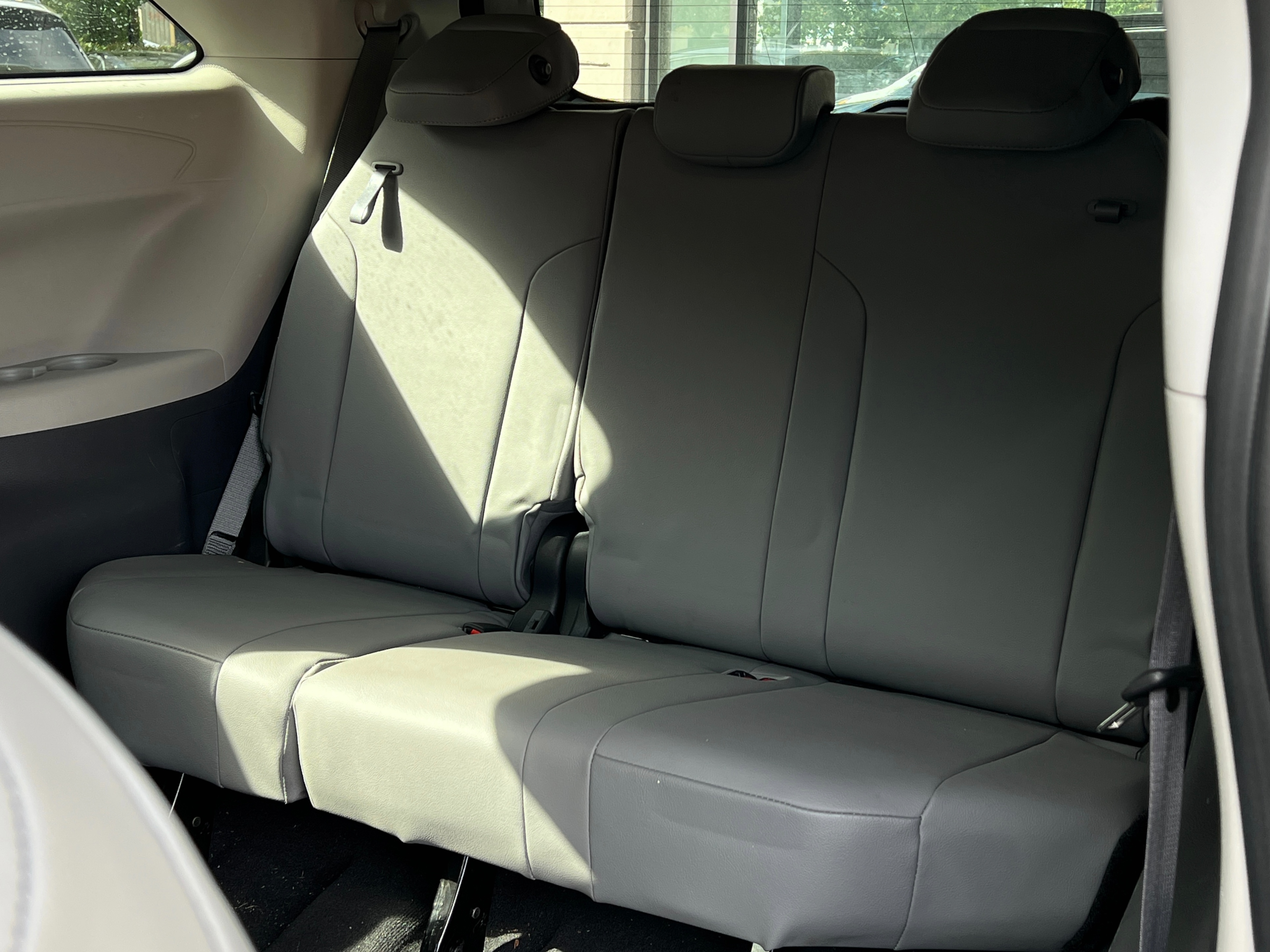 2022 Toyota sienna xle hybrid | no accident | one owner | bc local - Image 16