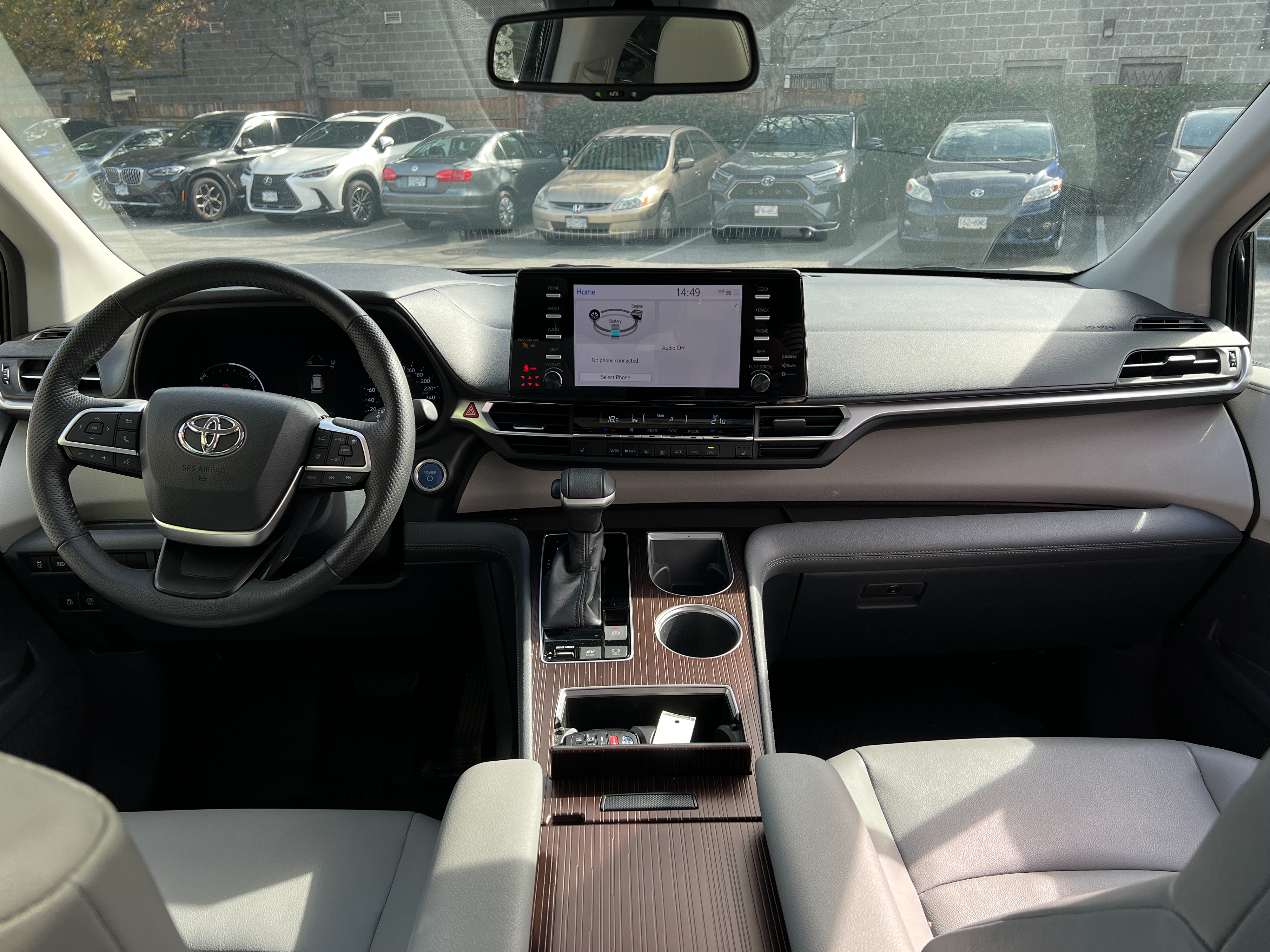 2022 Toyota sienna xle hybrid | no accident | one owner | bc local - Image 10