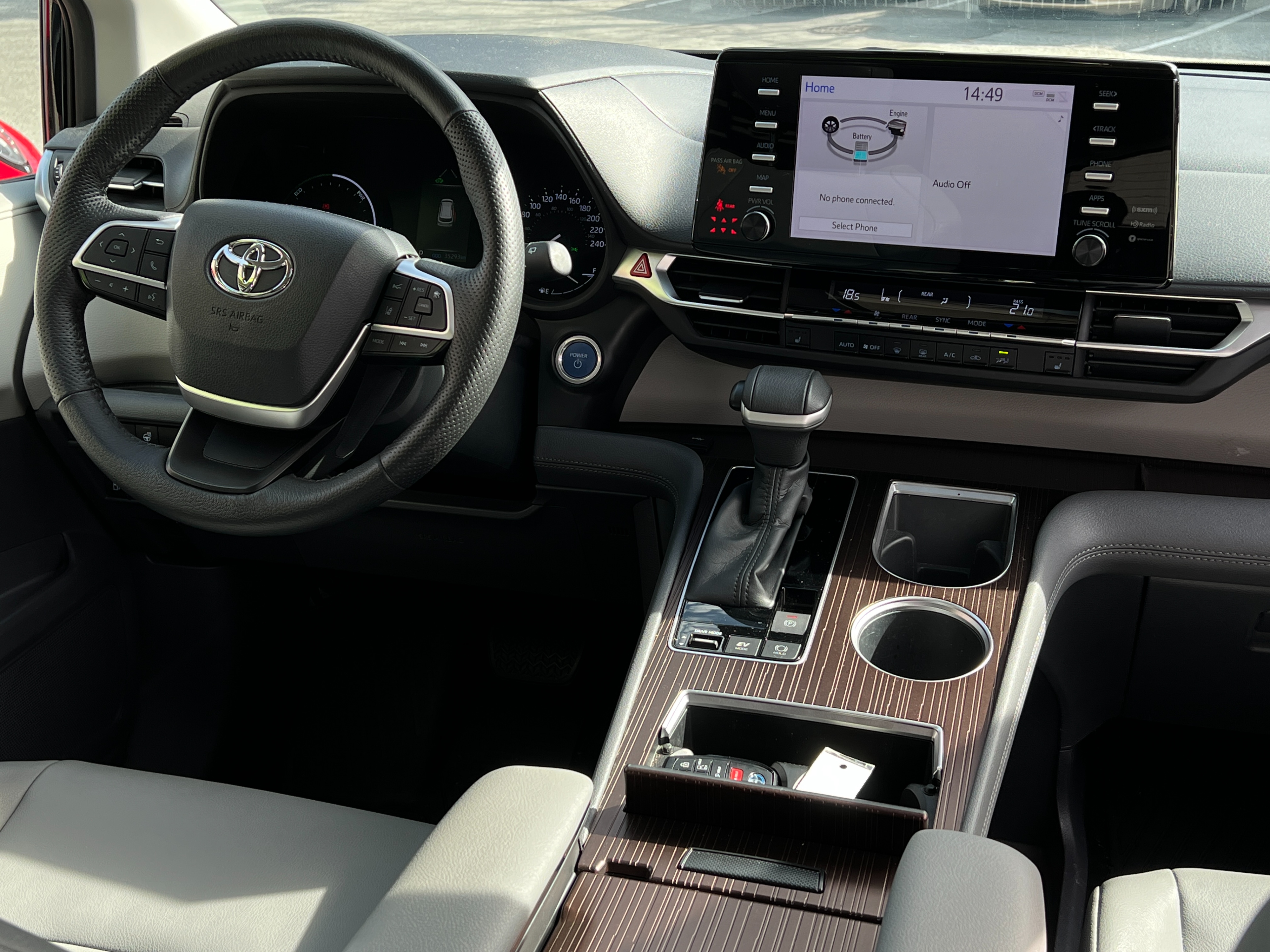 2022 Toyota sienna xle hybrid | no accident | one owner | bc local - Image 8