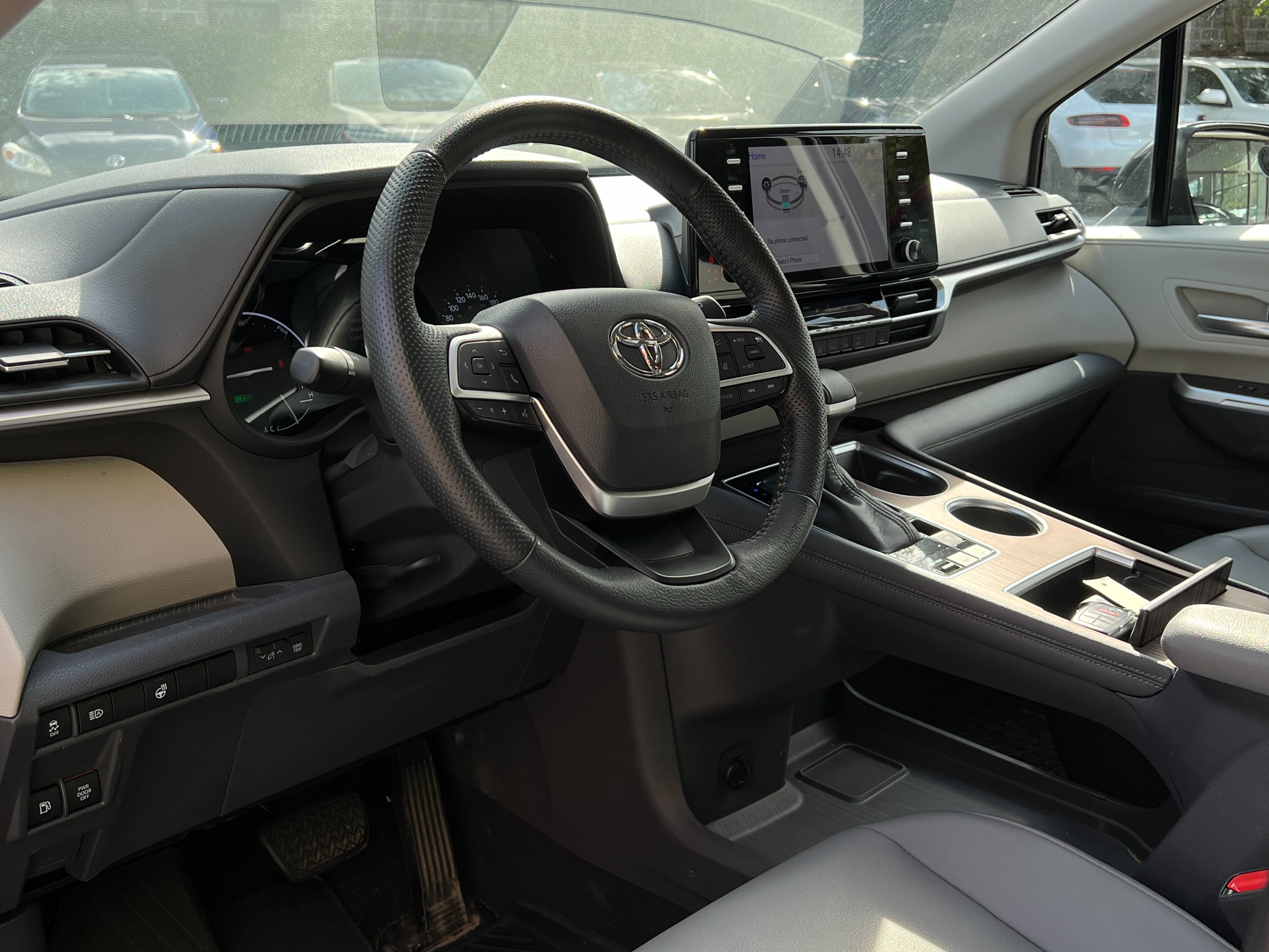 2022 Toyota sienna xle hybrid | no accident | one owner | bc local - Image 13