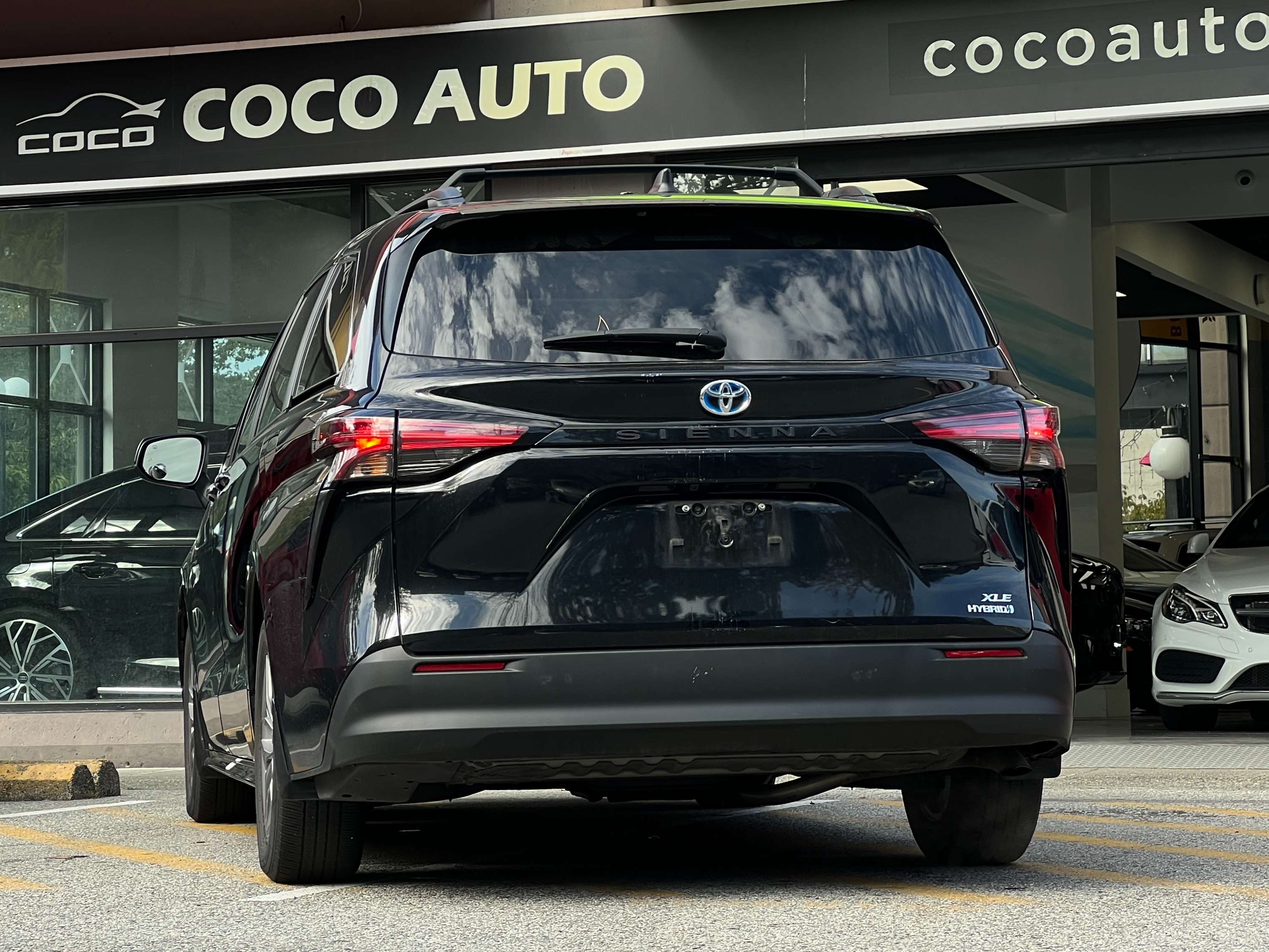 2022 Toyota sienna xle hybrid | no accident | one owner | bc local - Image 5