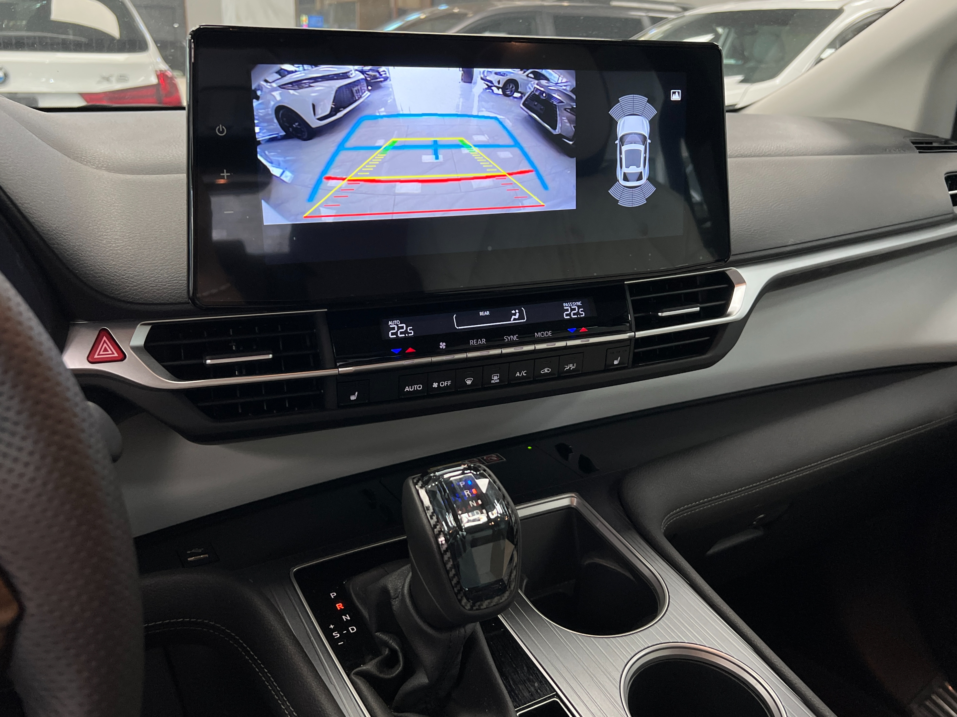 2025 Toyota Sienna - Image 9