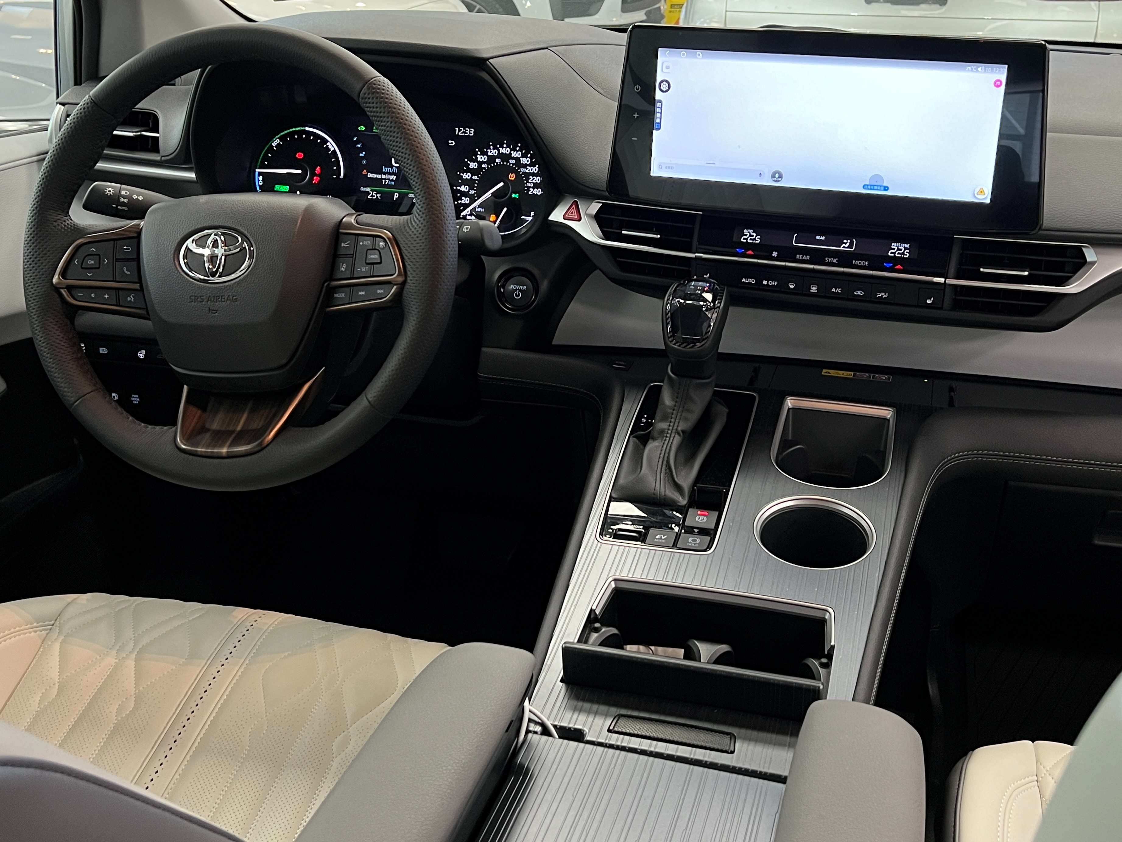 2025 Toyota Sienna - Image 15