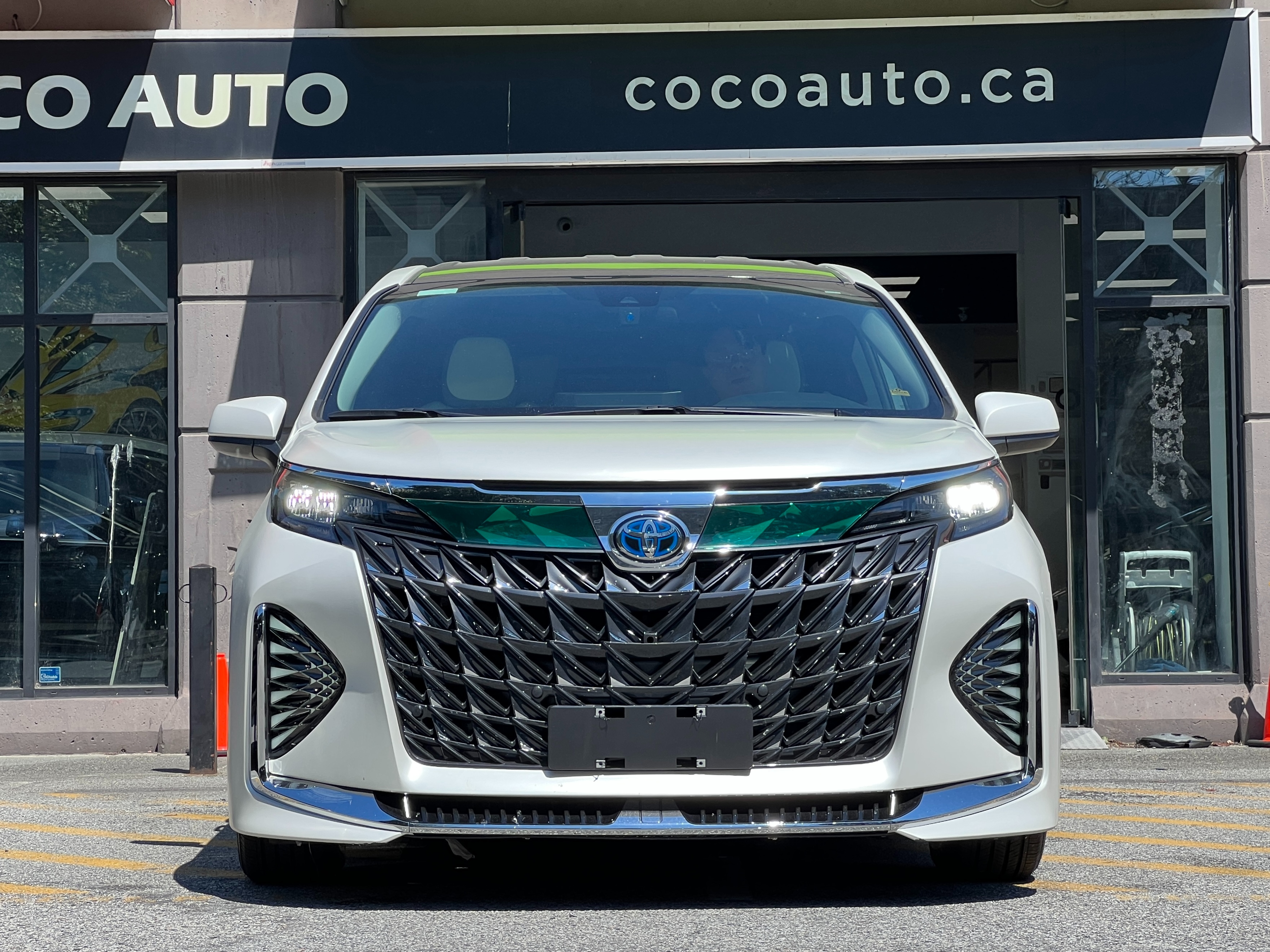 2025 Toyota Sienna - Image 4