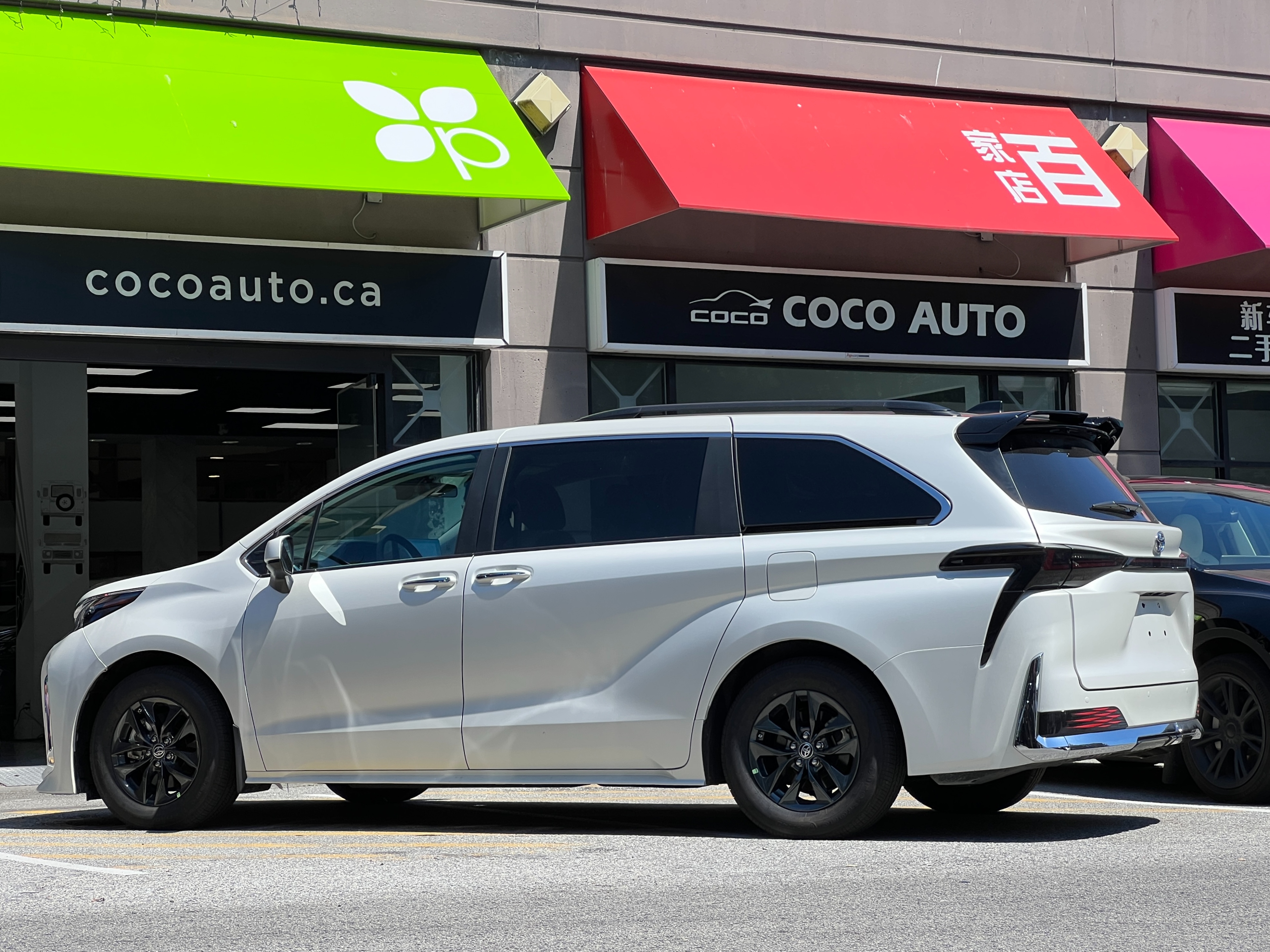 2025 Toyota Sienna - Image 6