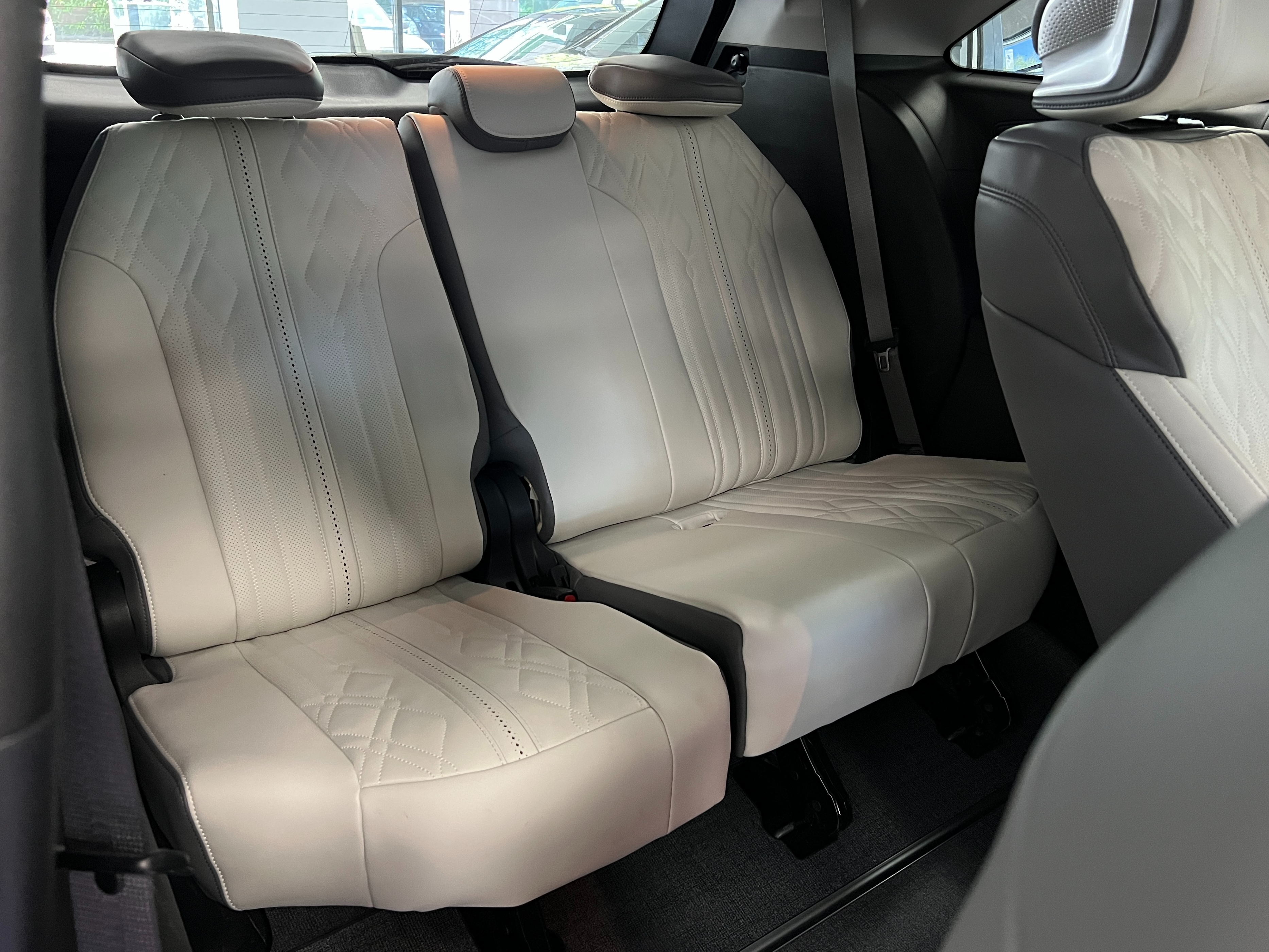 2025 Toyota Sienna - Image 19