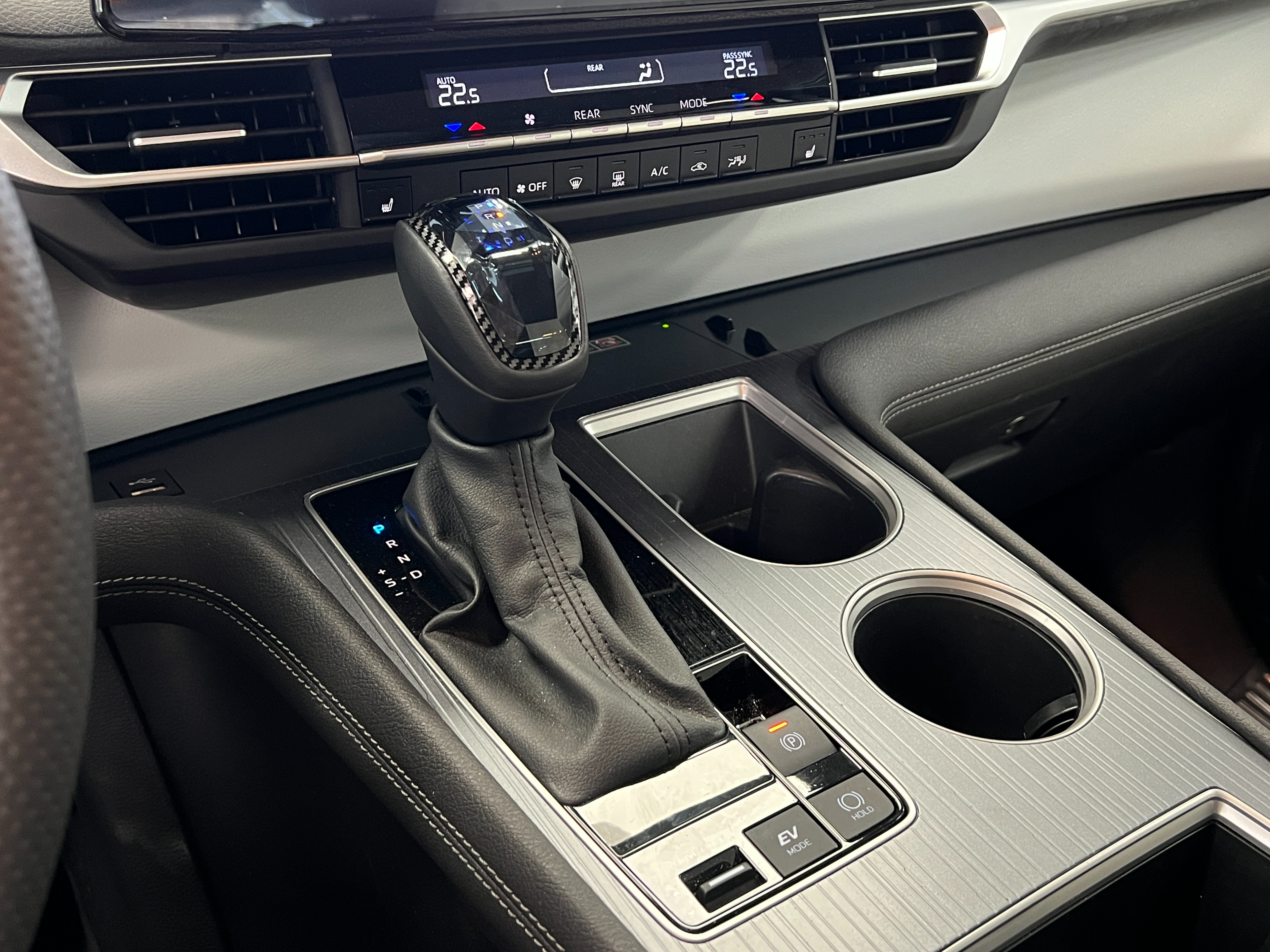 2025 Toyota Sienna - Image 10