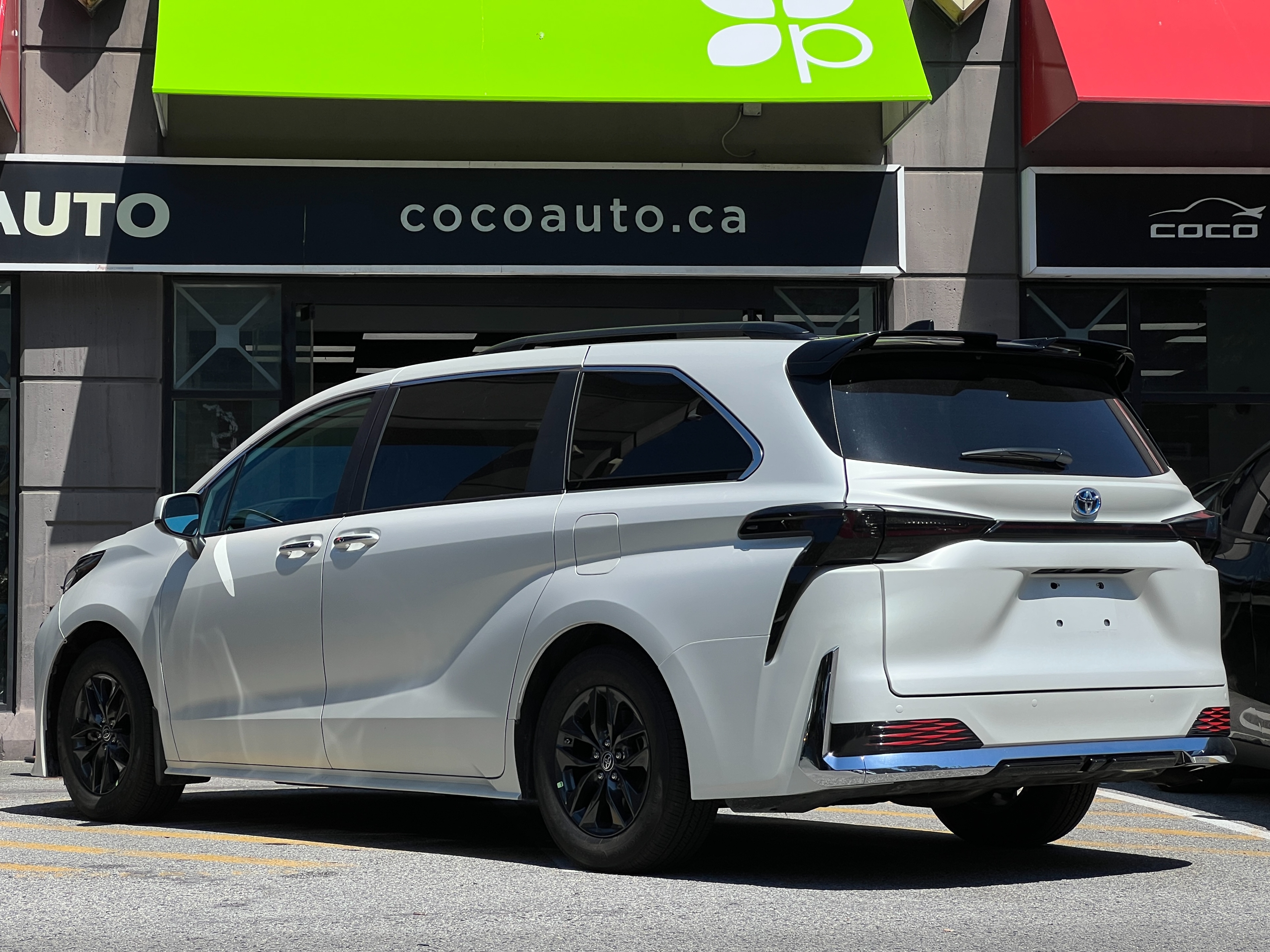 2025 Toyota Sienna - Image 5