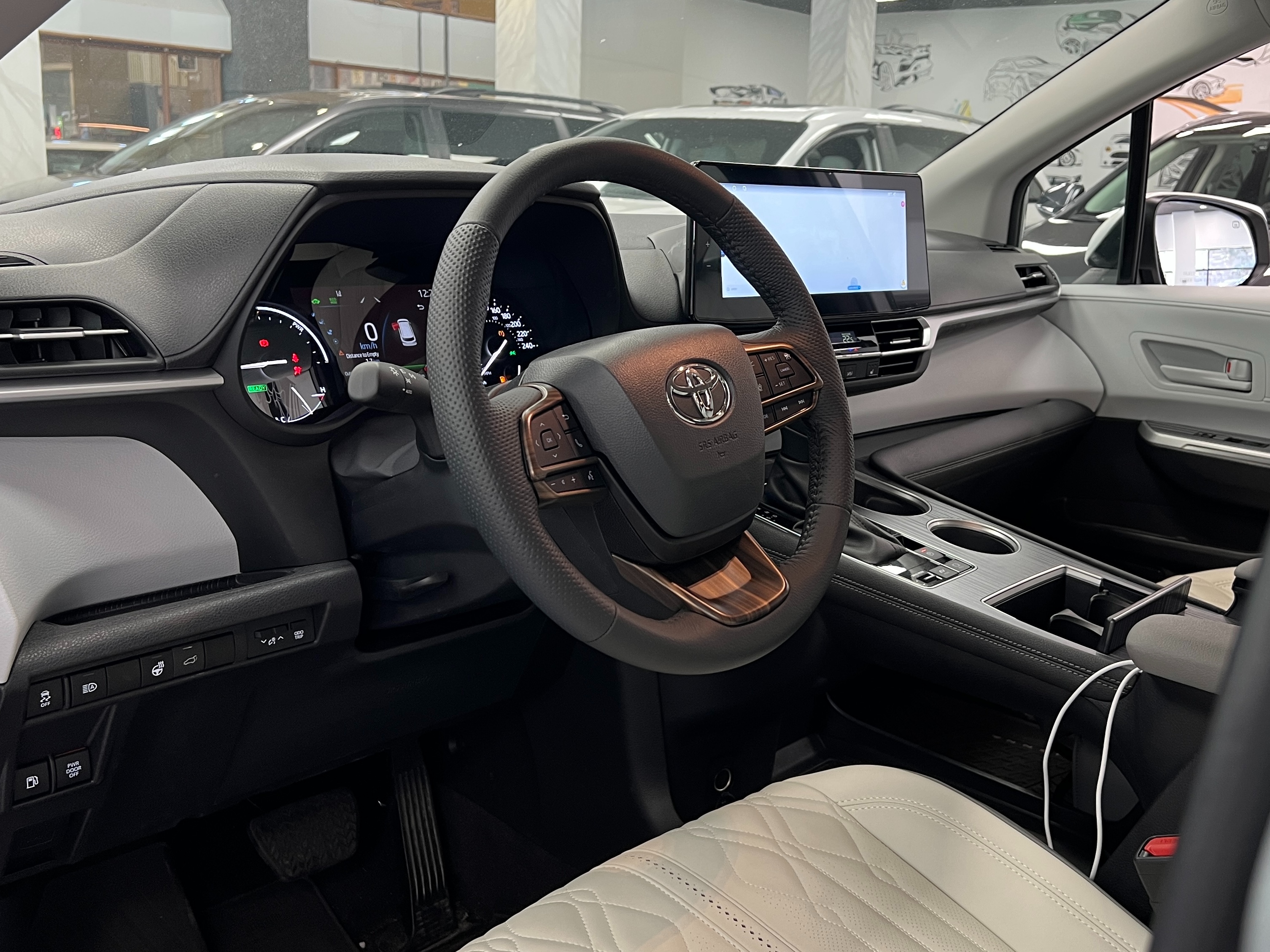 2025 Toyota Sienna - Image 11