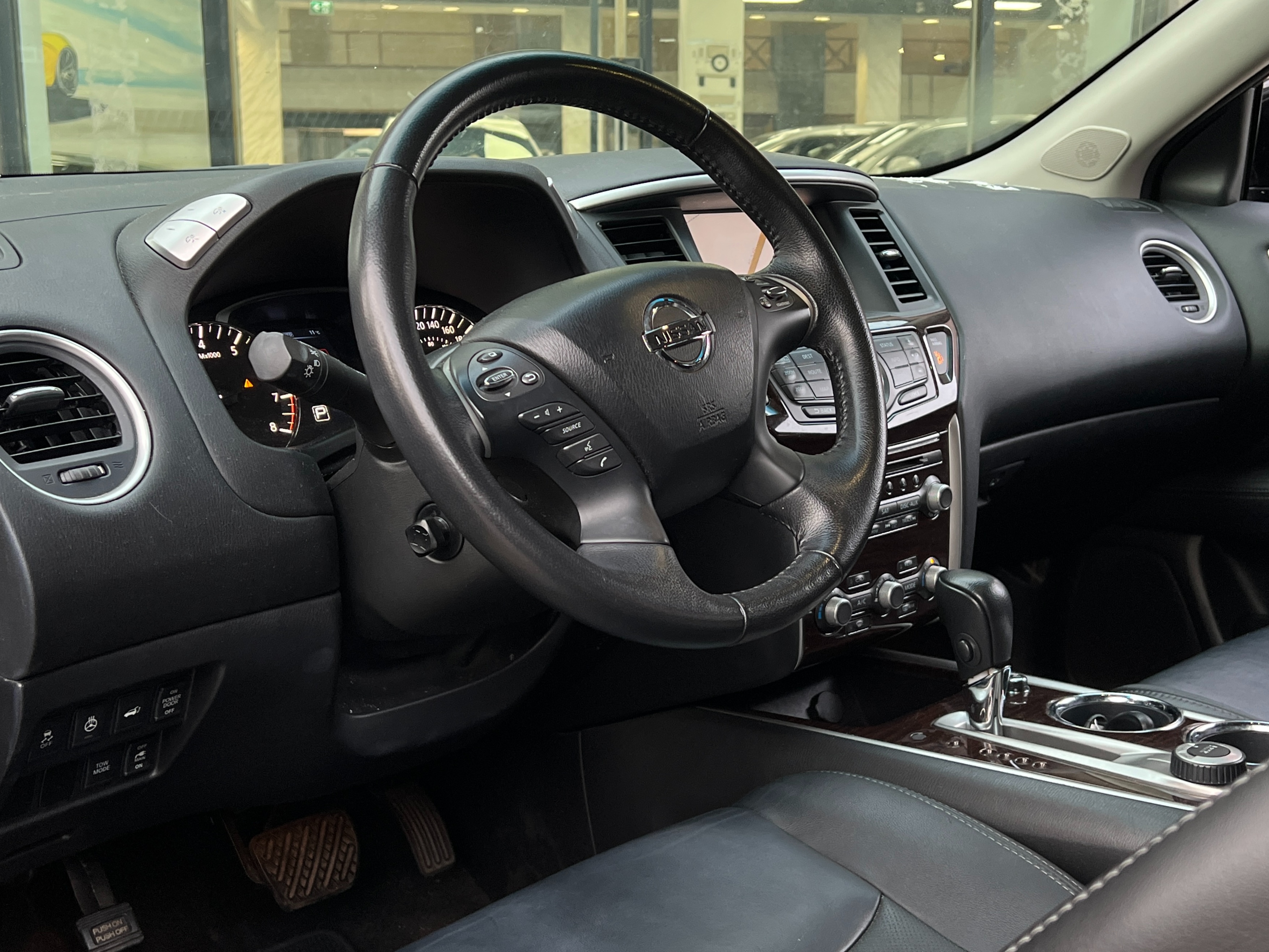 2013 Nissan Pathfinder platinum | No accident | BC Local - Image 8