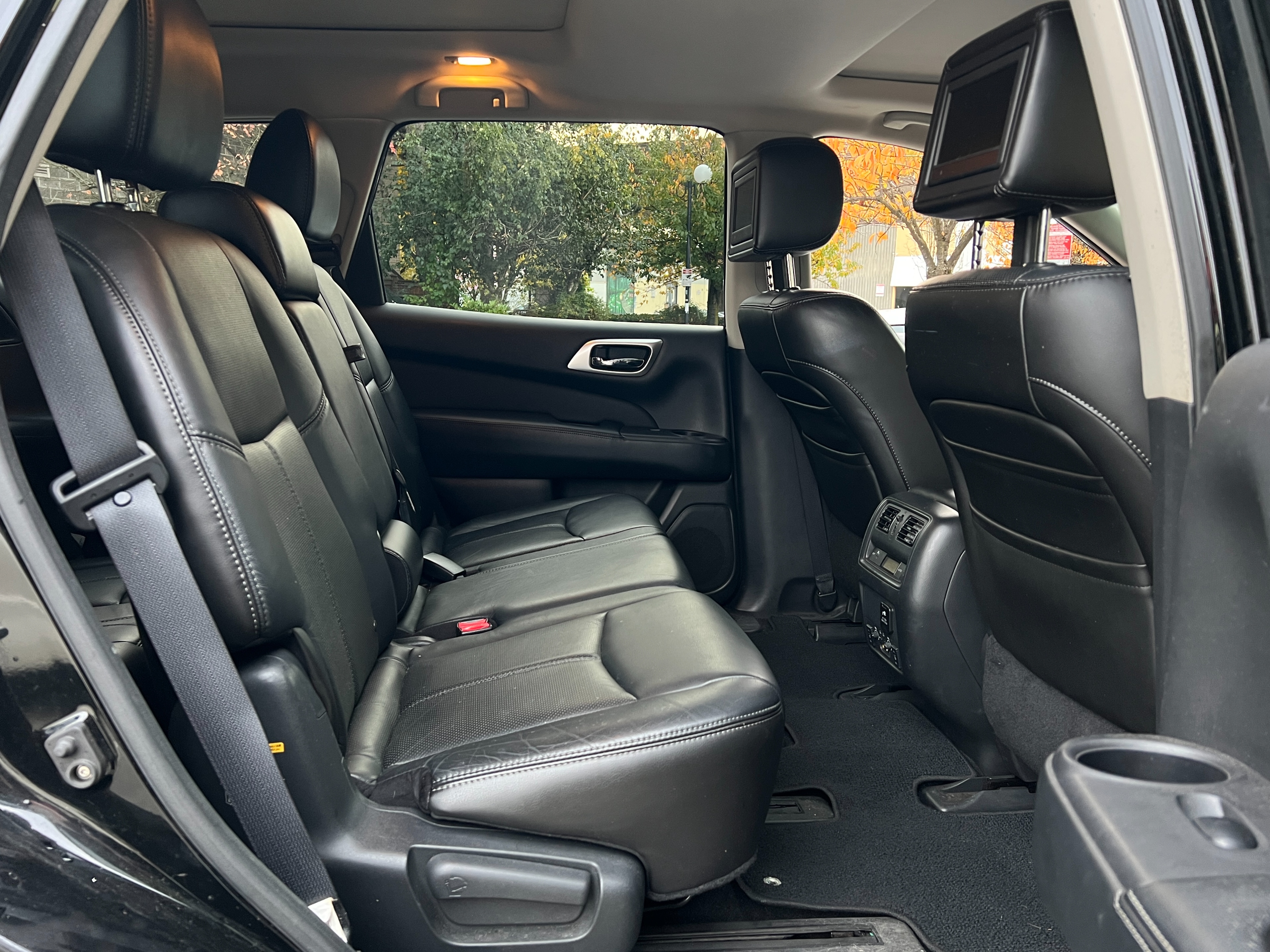 2013 Nissan Pathfinder platinum | No accident | BC Local - Image 14