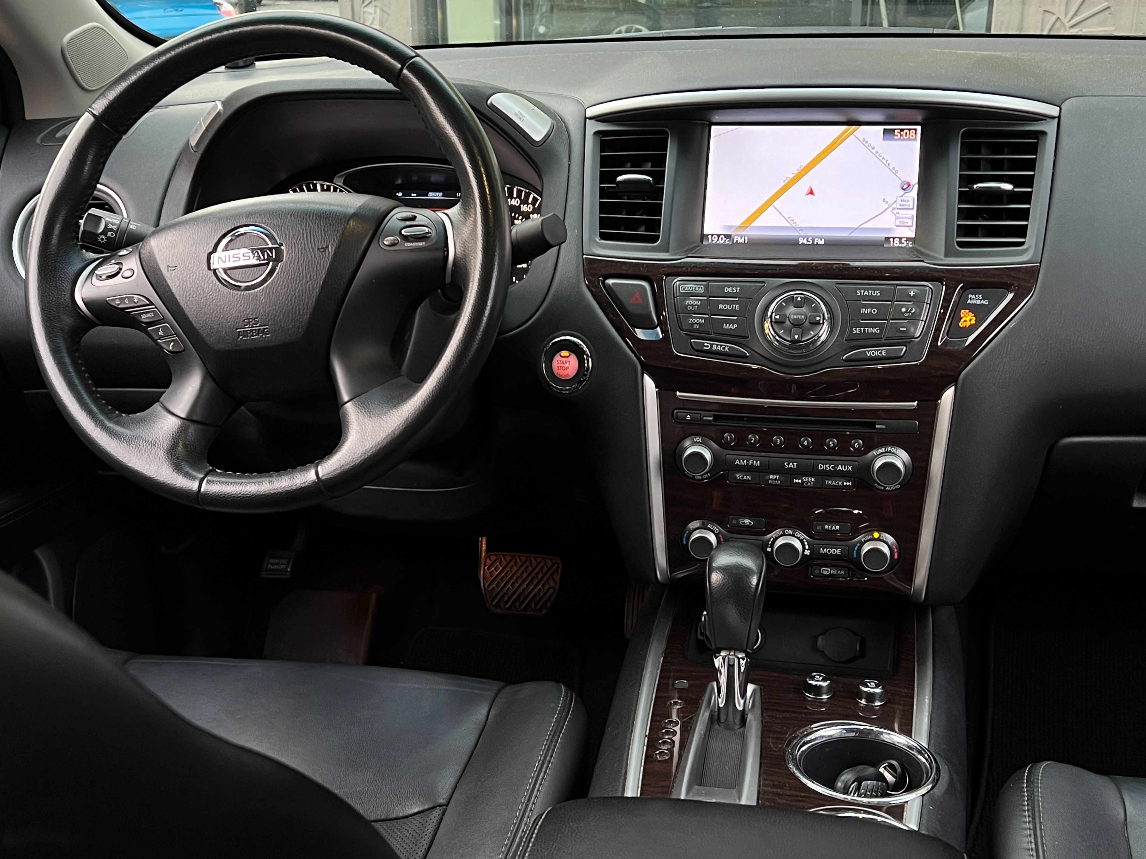 2013 Nissan Pathfinder platinum | No accident | BC Local - Image 11