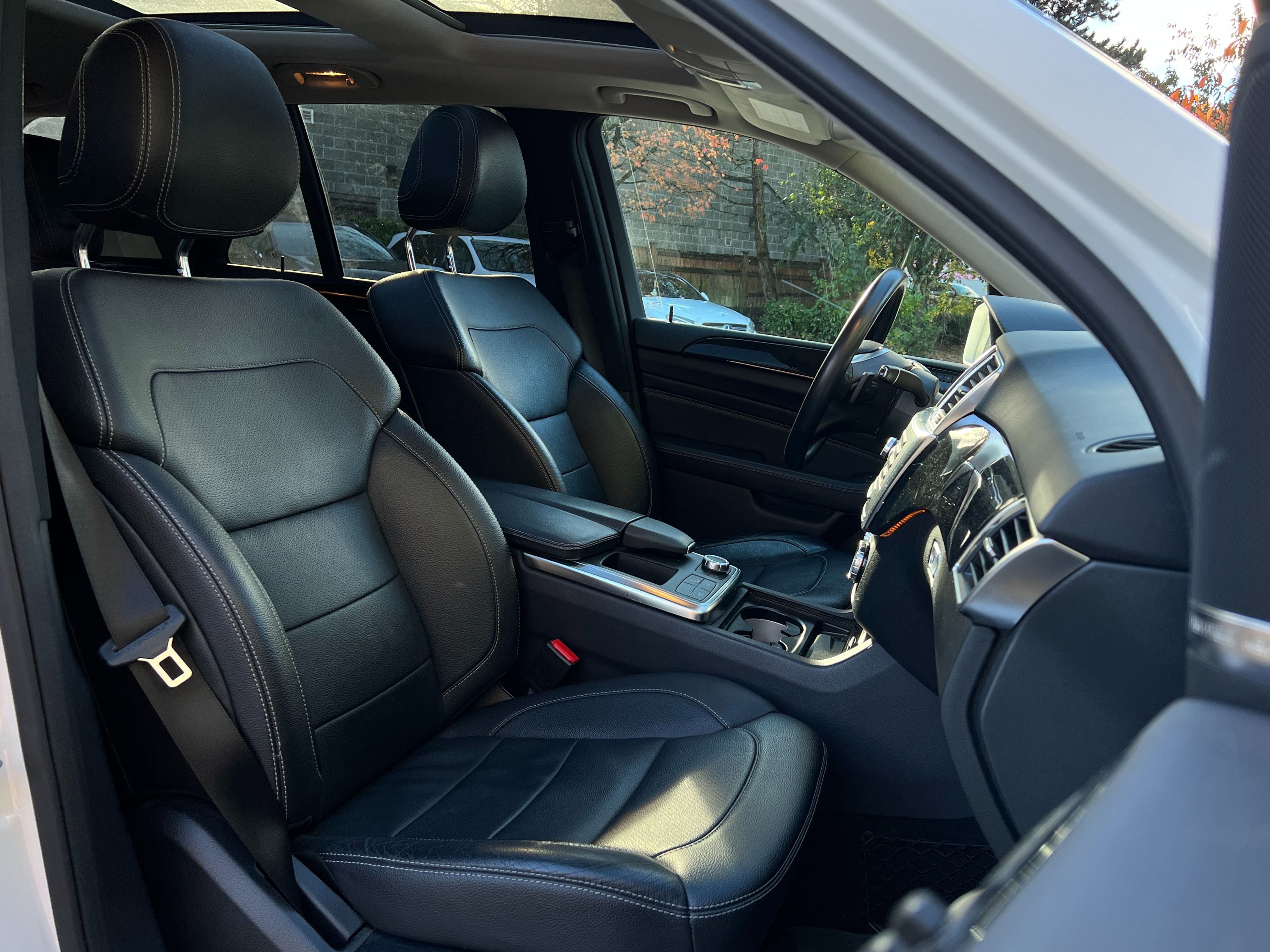 2014 Mercedes-Benz ML350 bluetec | No accident | one owner | bc local - Image 12