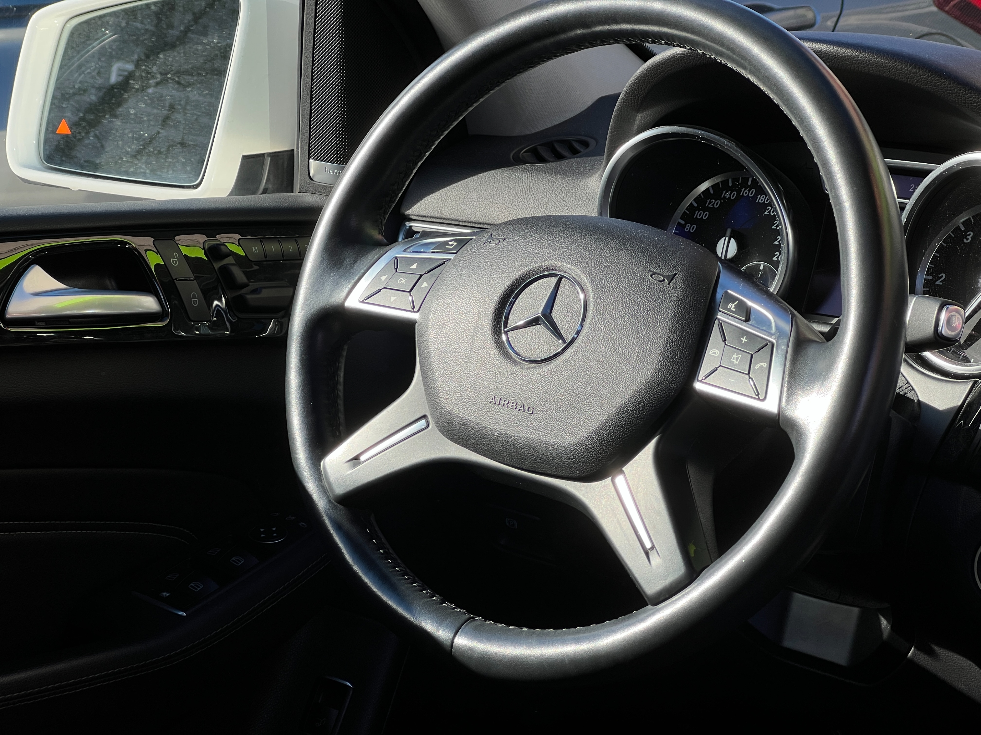 2014 Mercedes-Benz ML350 bluetec | No accident | one owner | bc local - Image 14