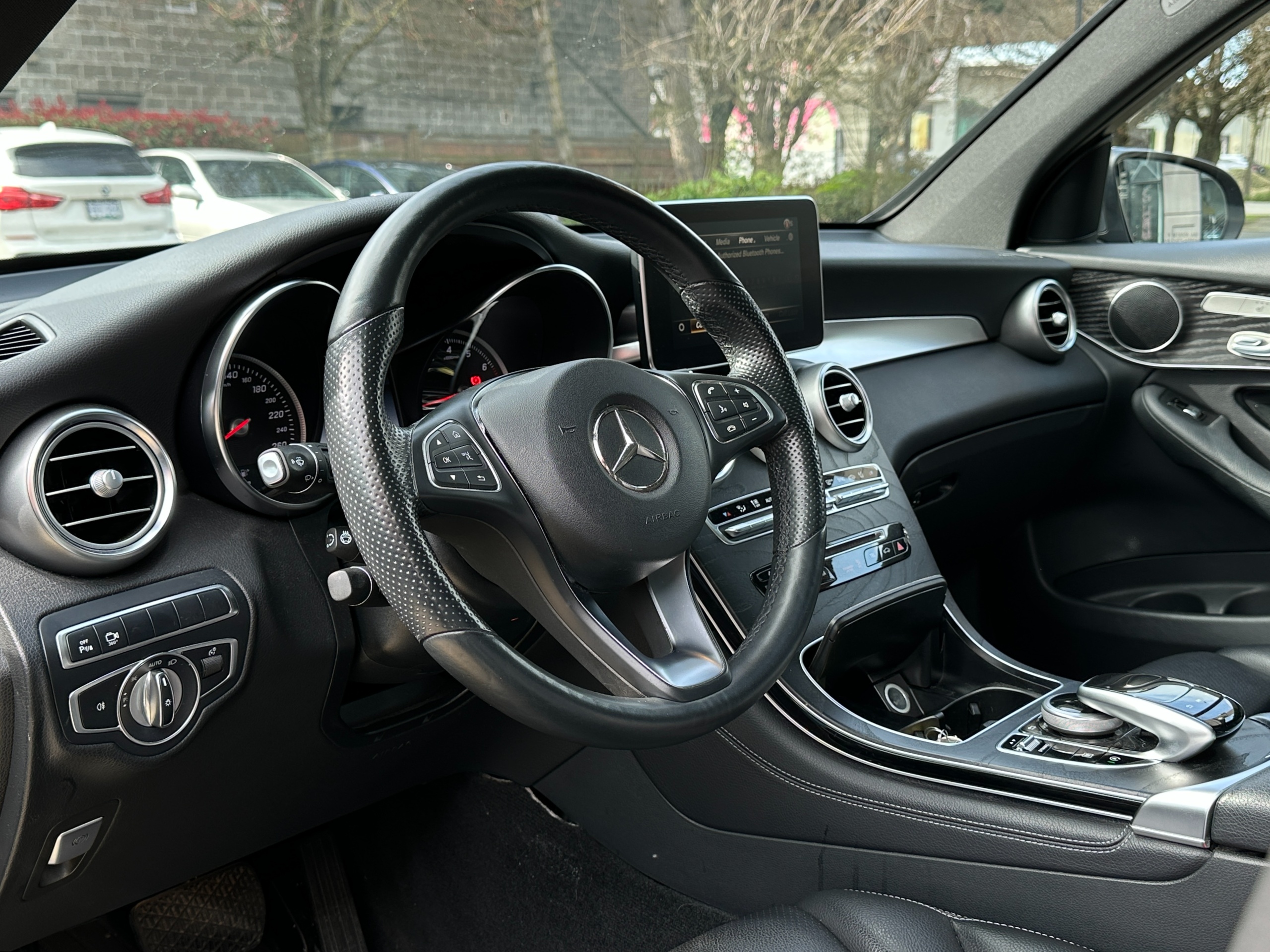 2018 Mercedes-Benz GLC 300 - Image 8