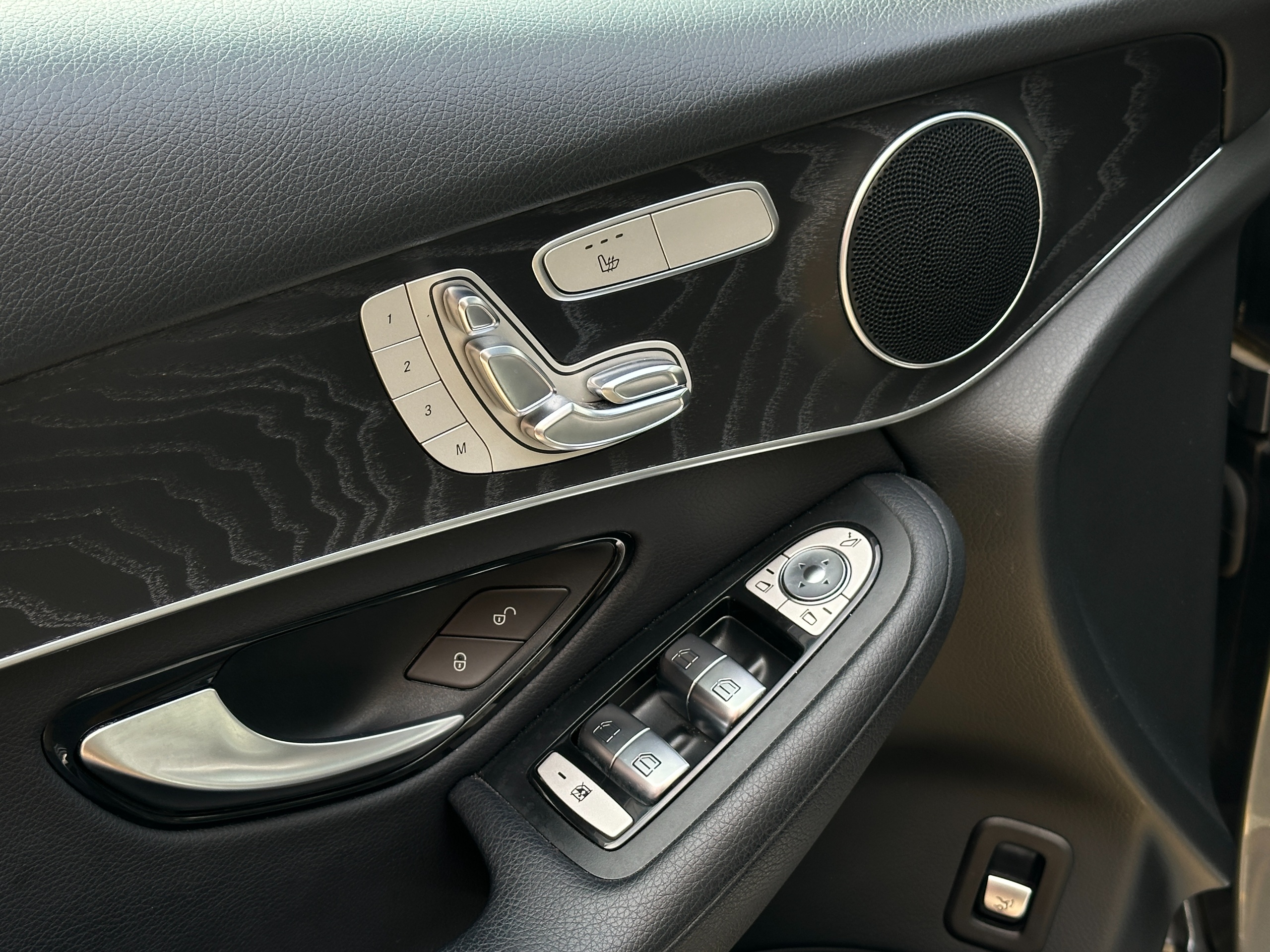 2018 Mercedes-Benz GLC 300 - Image 9