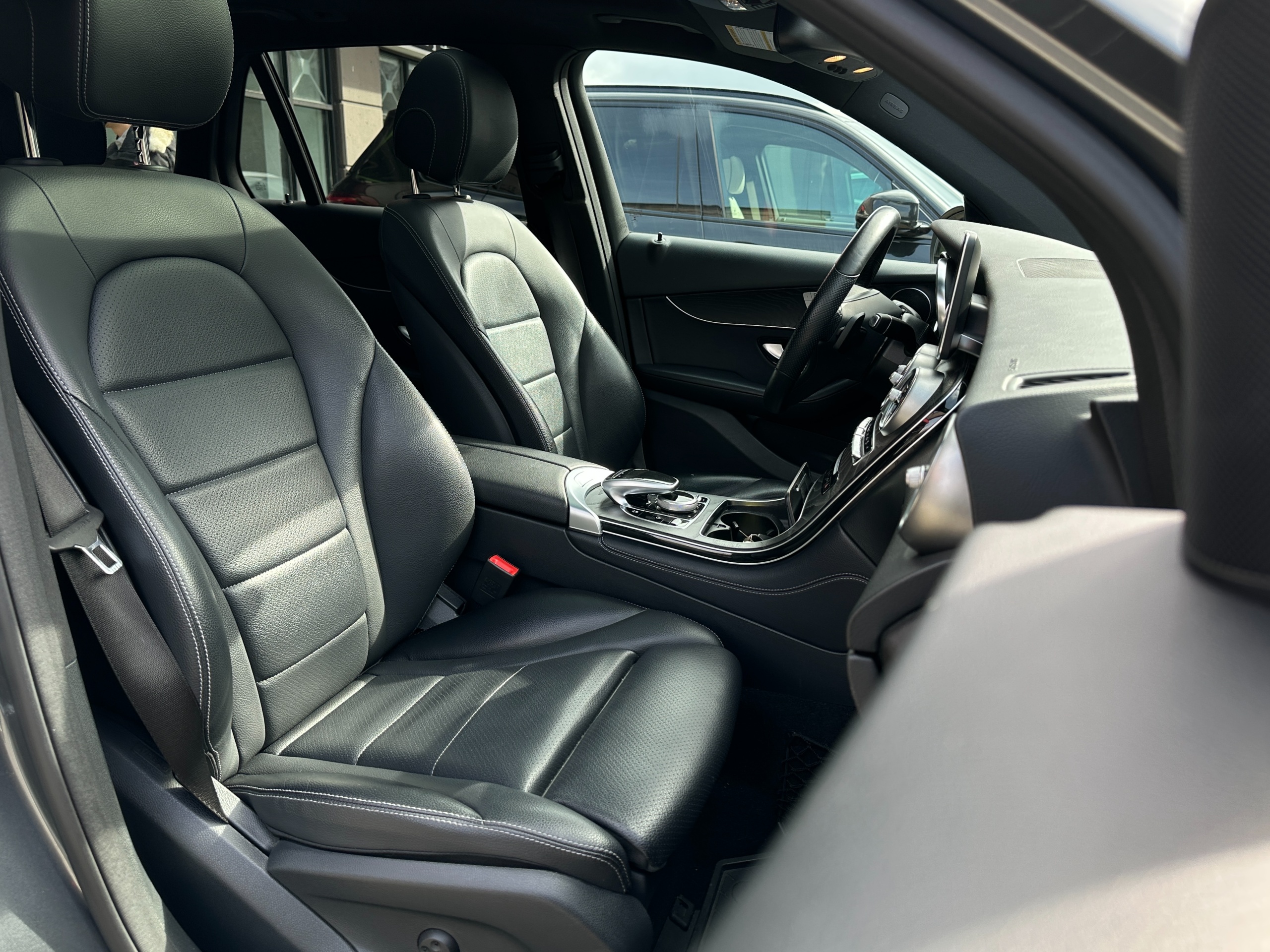 2018 Mercedes-Benz GLC 300 - Image 11