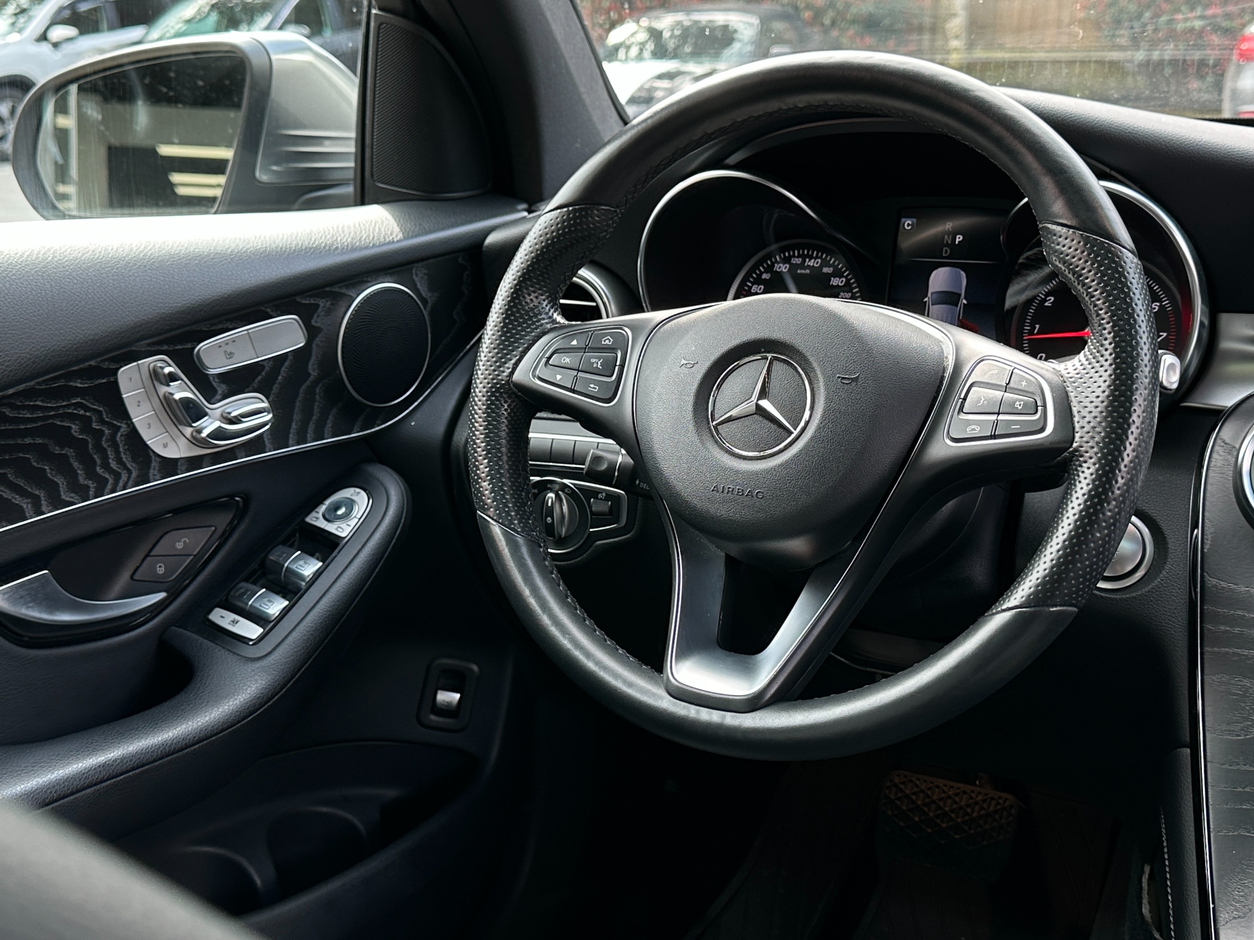 2018 Mercedes-Benz GLC 300 - Image 13