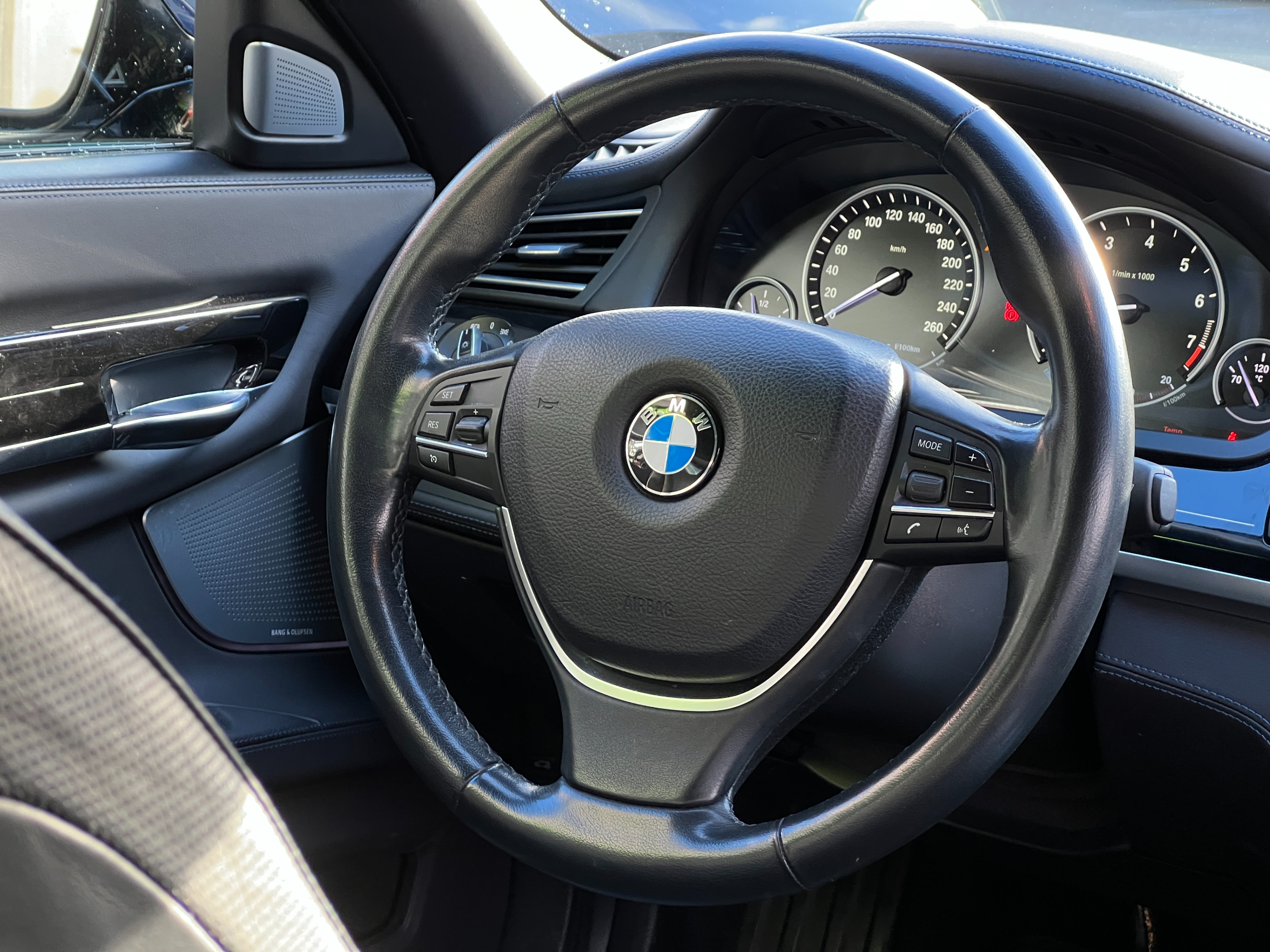 2014 BMW 750xi ｜ fully loaded ｜ BC Local - Image 15