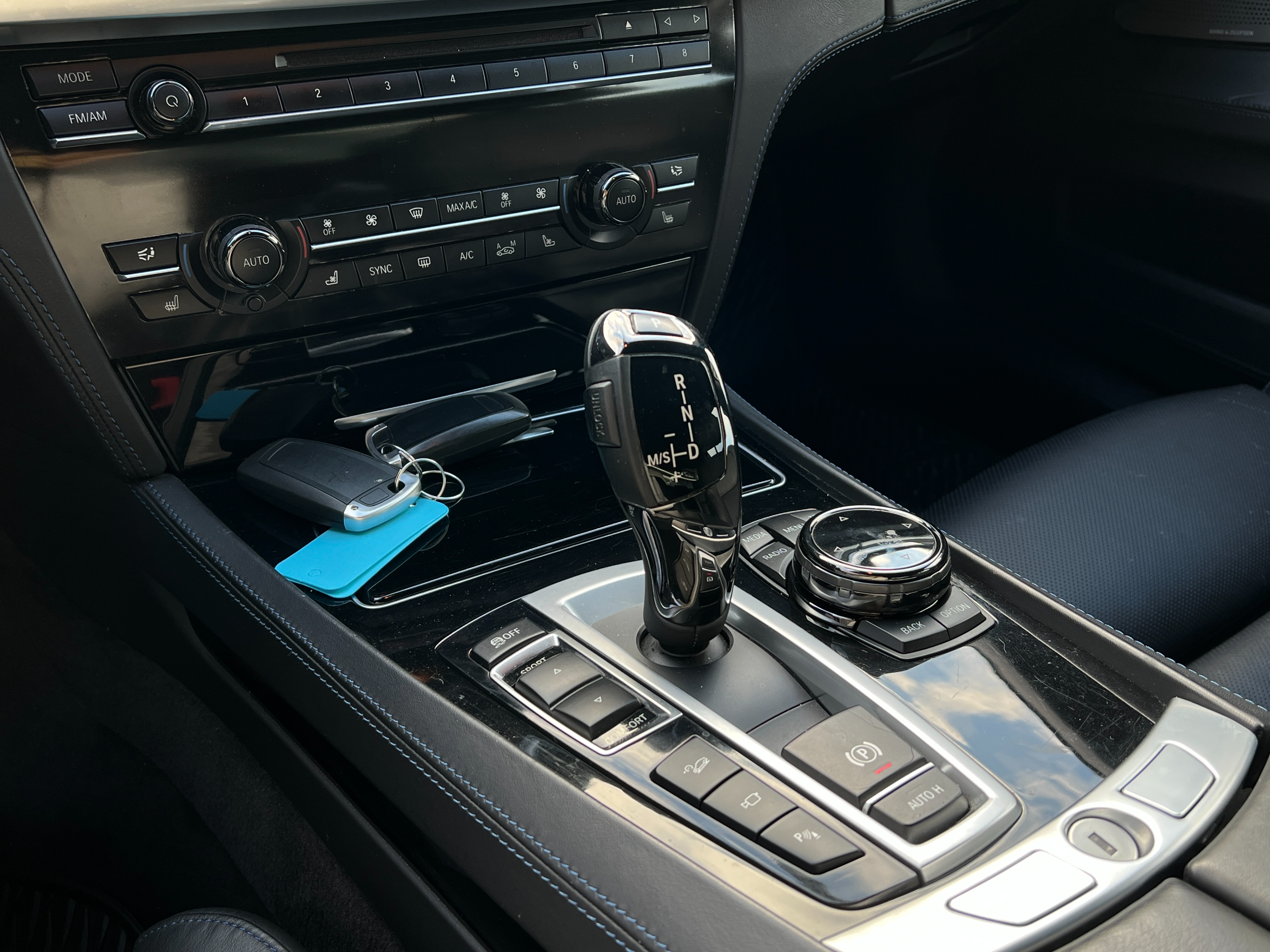 2014 BMW 750xi ｜ fully loaded ｜ BC Local - Image 9