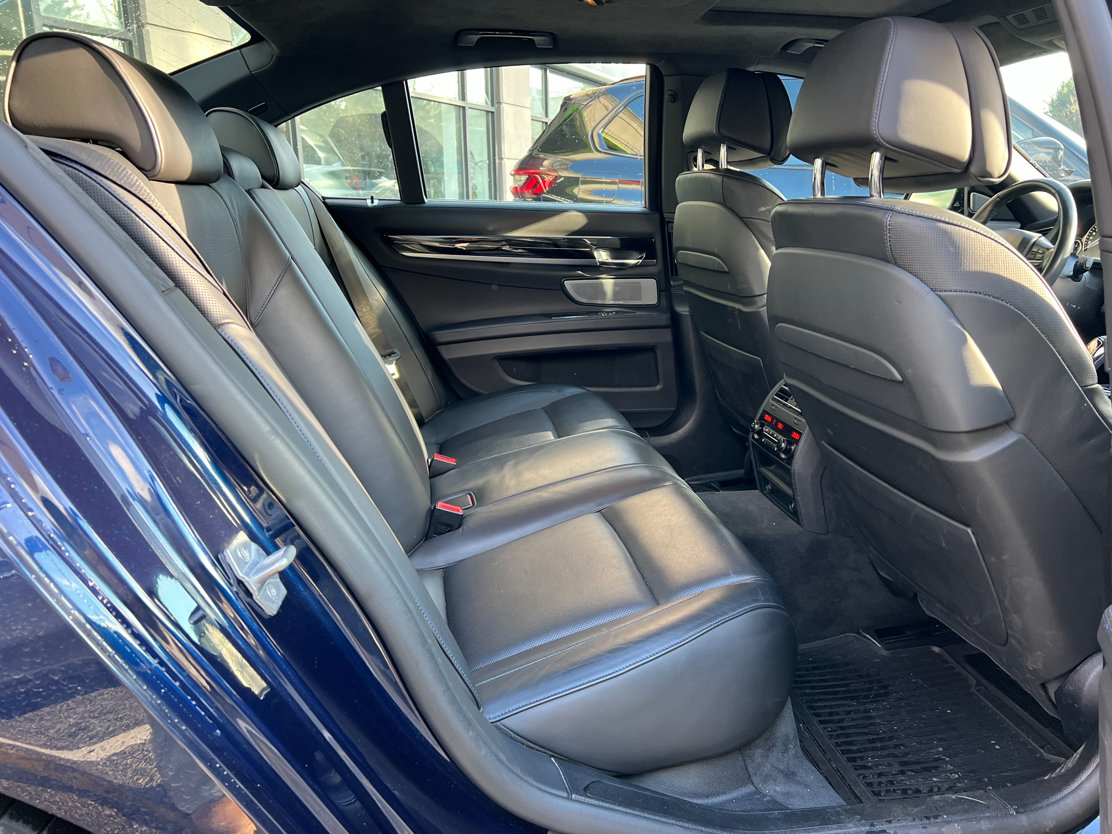 2014 BMW 750xi ｜ fully loaded ｜ BC Local - Image 17