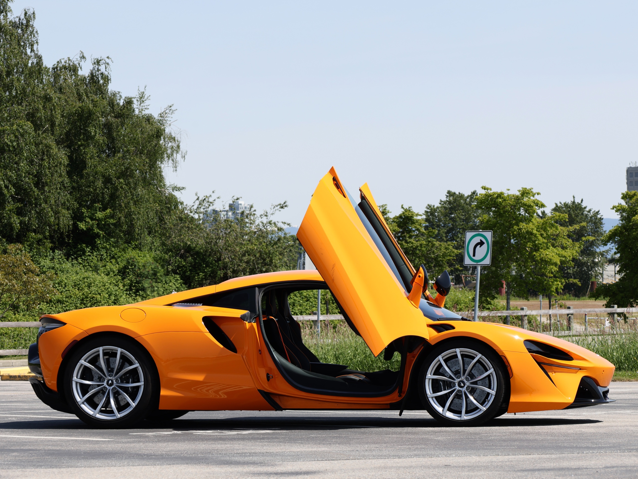 2023 Mclaren ARTURA - Image 3