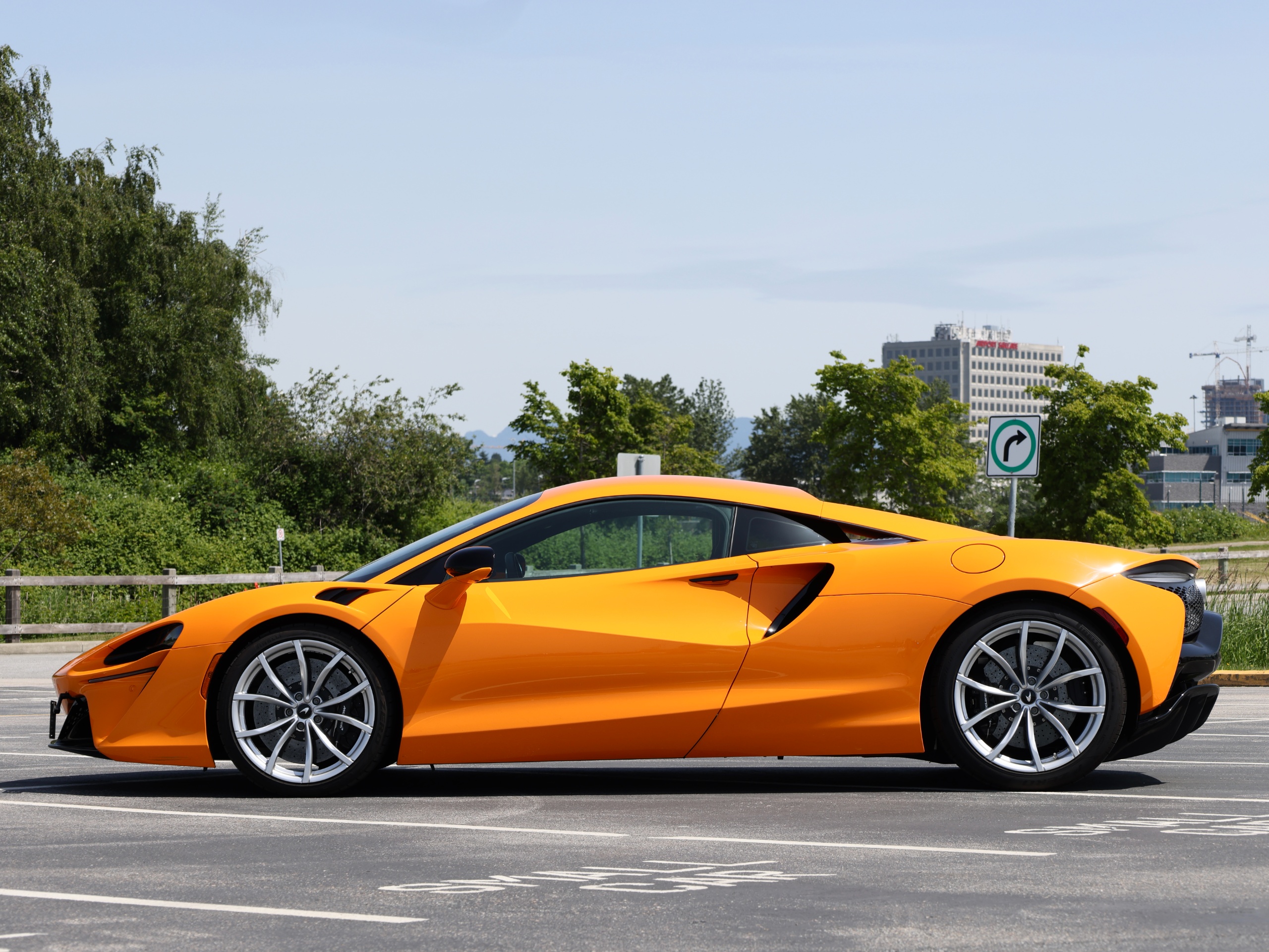 2023 Mclaren ARTURA - Image 4