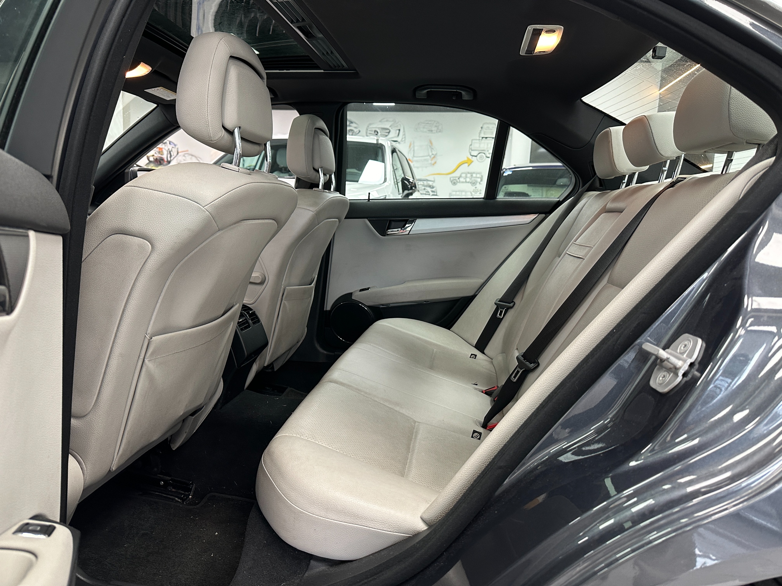 2009 Mercedes-Benz C300 - Image 17