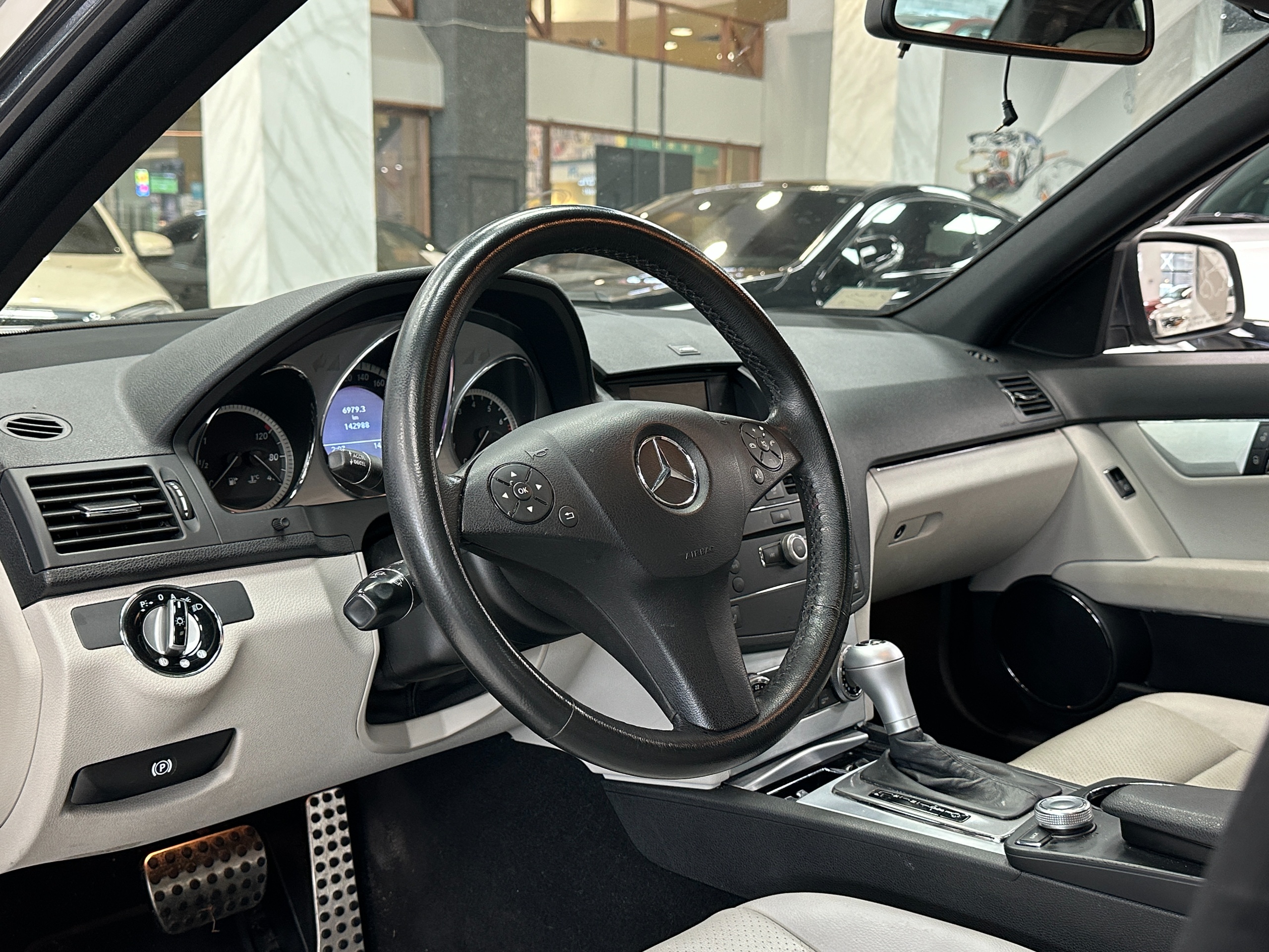 2009 Mercedes-Benz C300 - Image 10