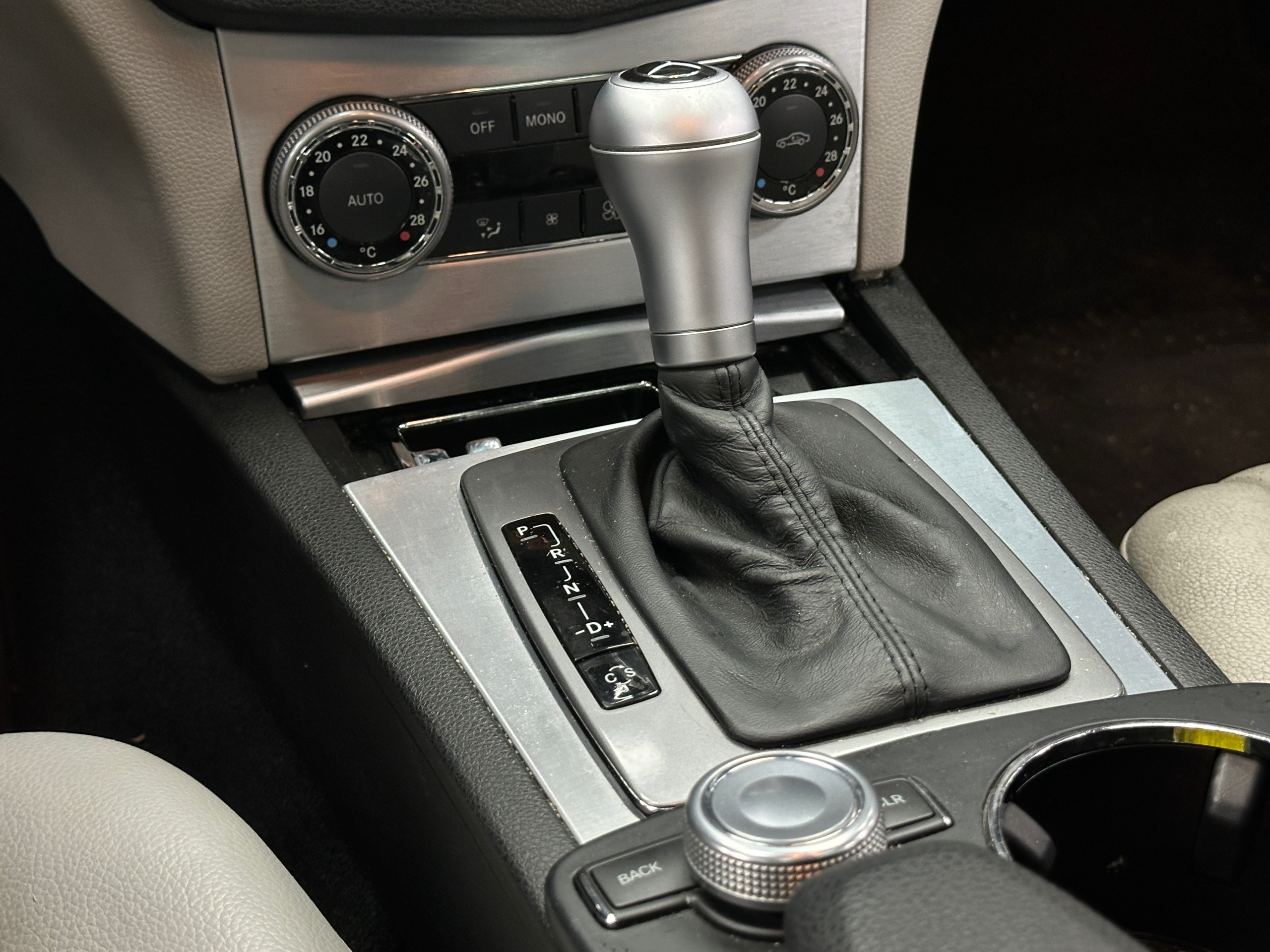 2009 Mercedes-Benz C300 - Image 11