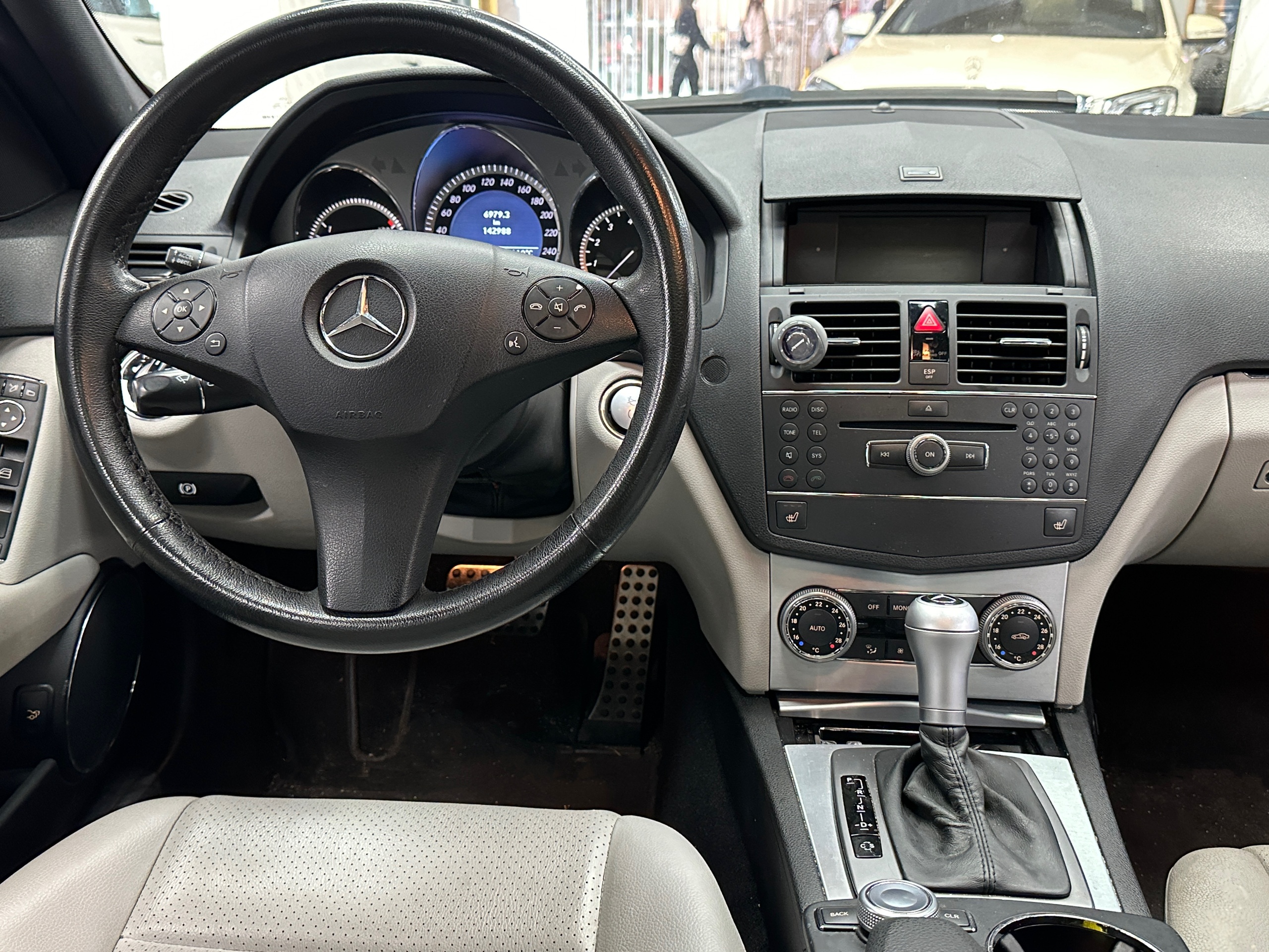 2009 Mercedes-Benz C300 - Image 13
