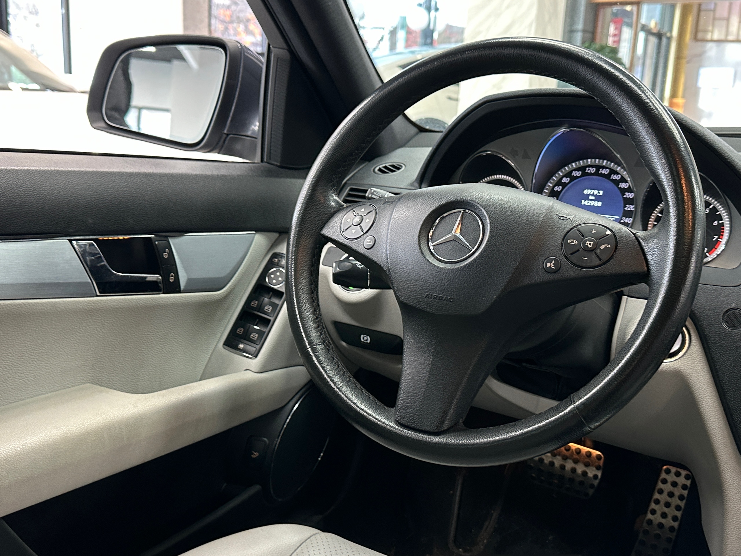 2009 Mercedes-Benz C300 - Image 14