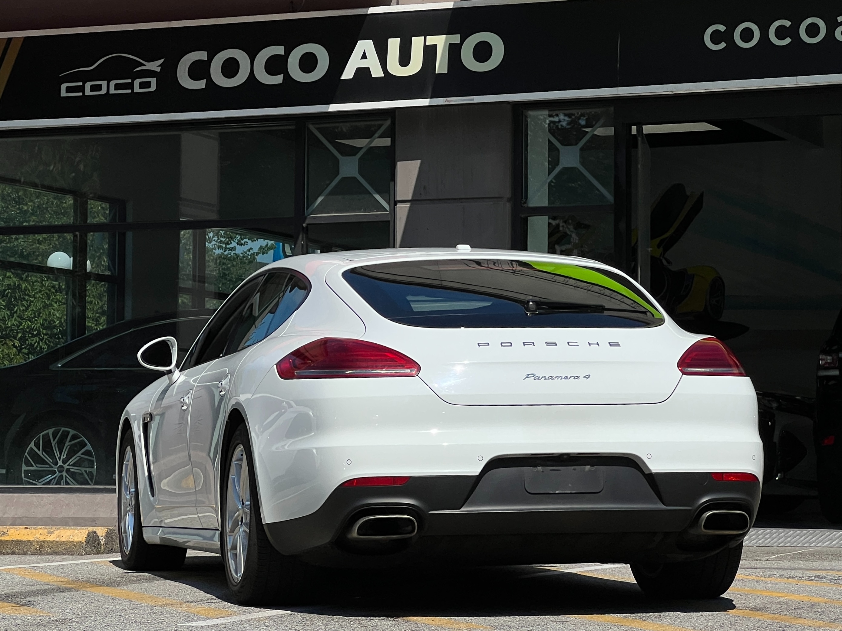 2014 Porsche Panamera 4 | one owner - Image 5