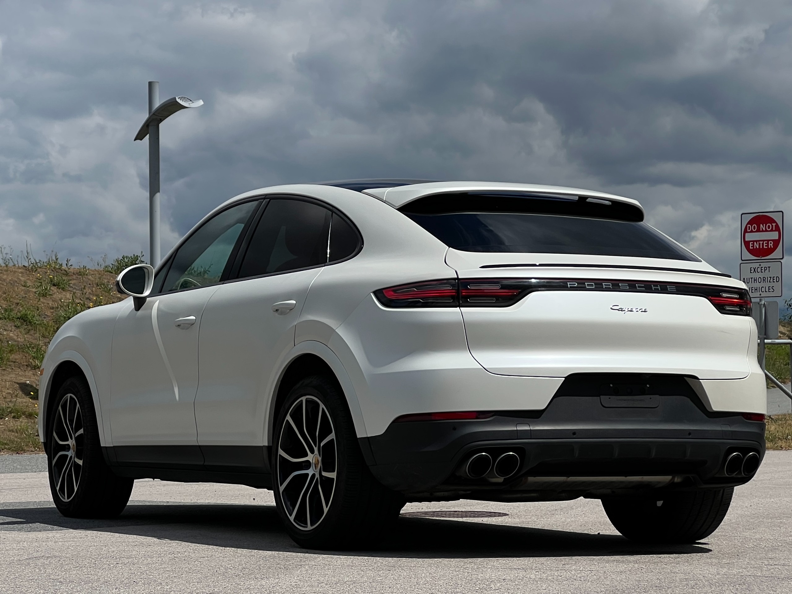 2022 Porsche cayenne coupe | No accident | BC local - Image 6